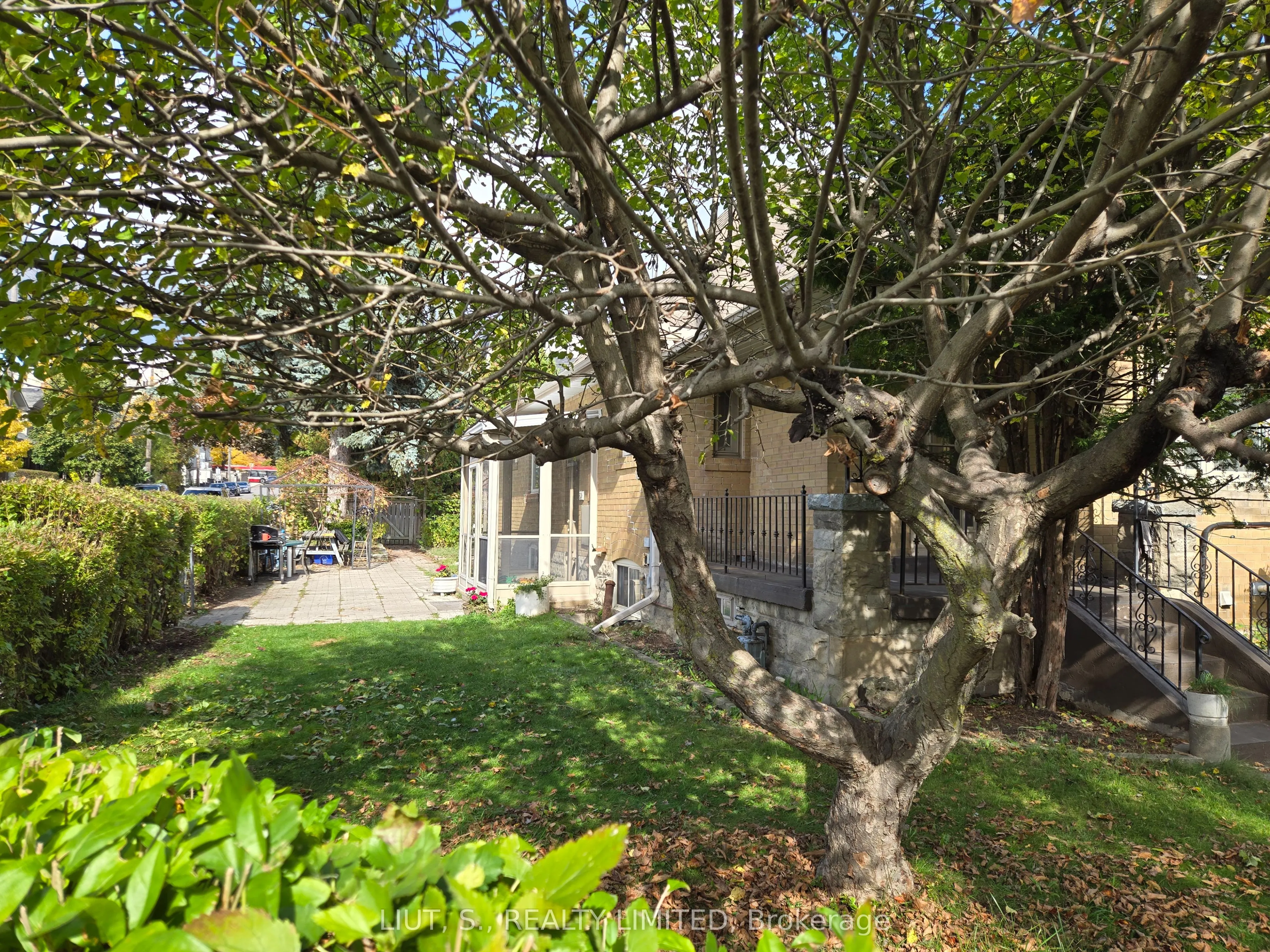 50 Gloucester Grove