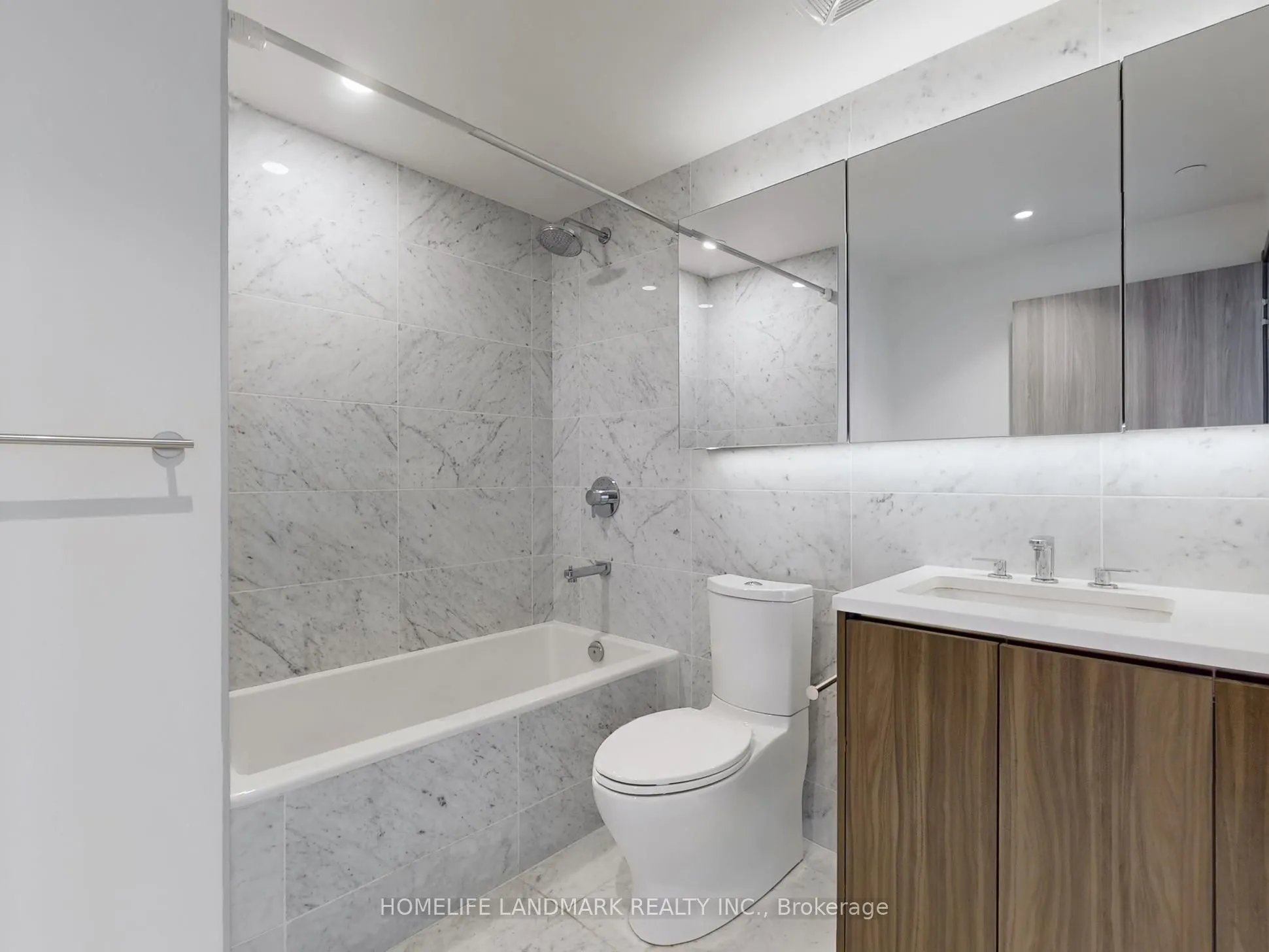 95 Mcmahom Drive, #4007