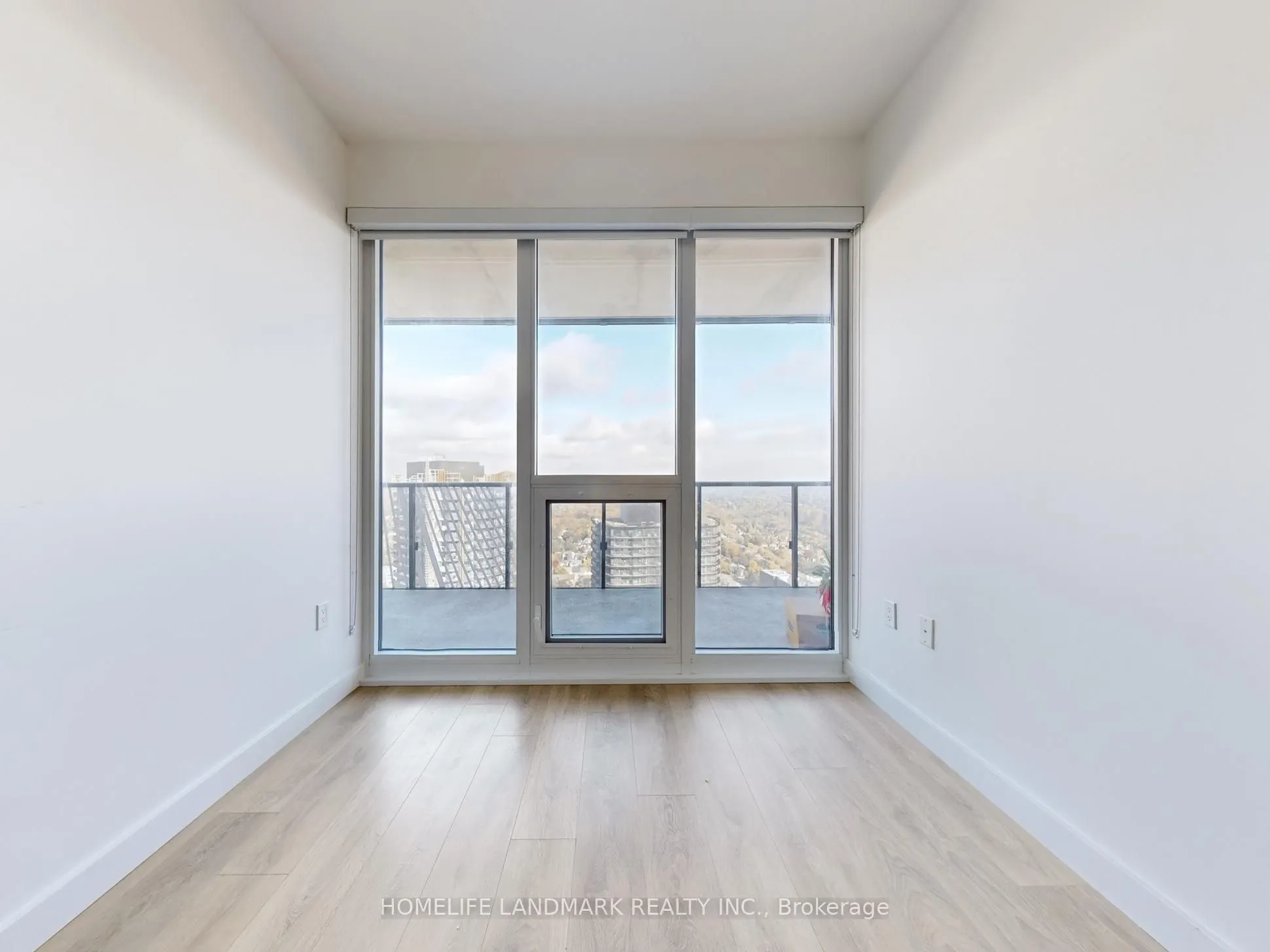 95 Mcmahom Drive, #4007