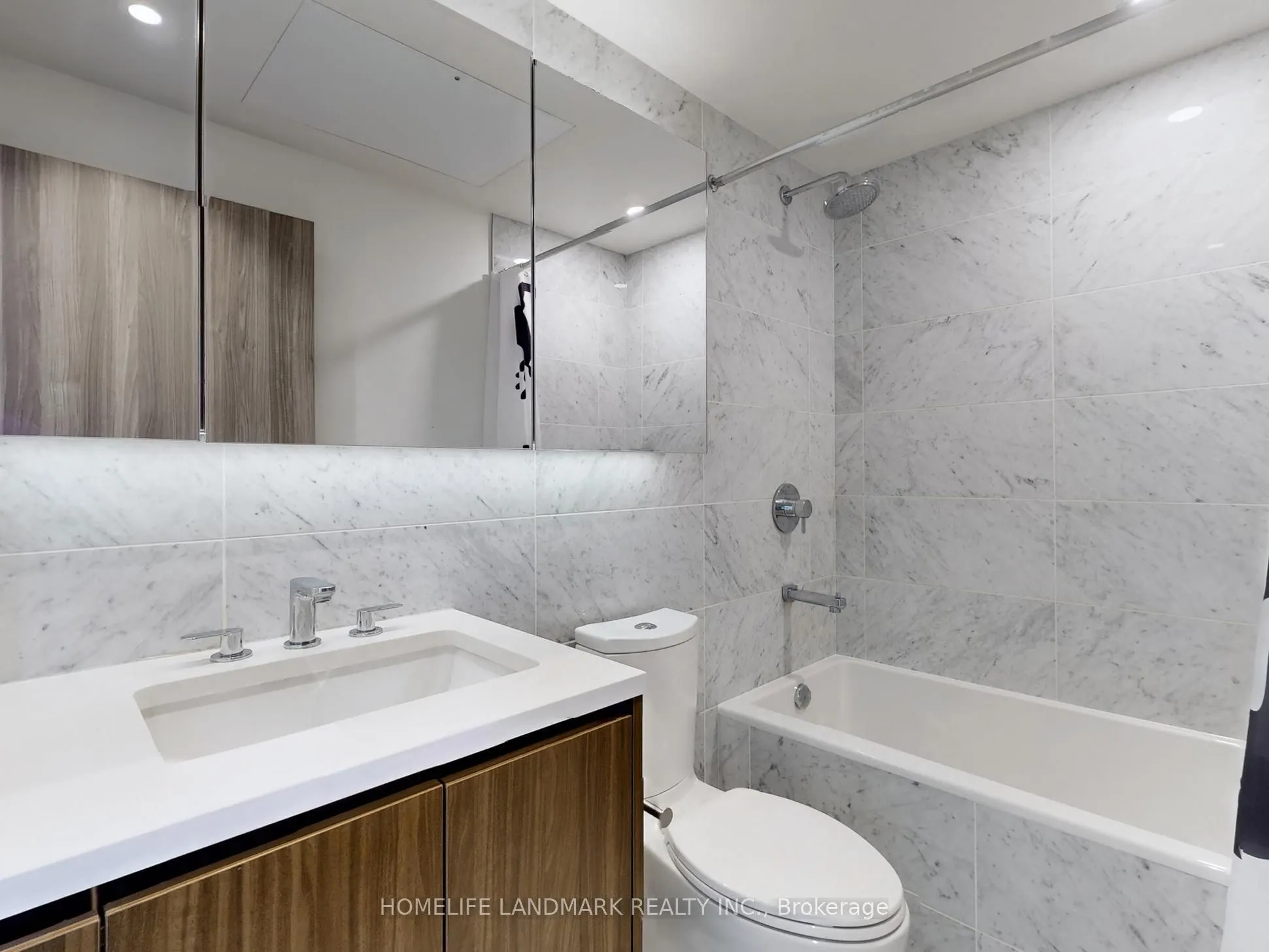 95 Mcmahom Drive, #4007