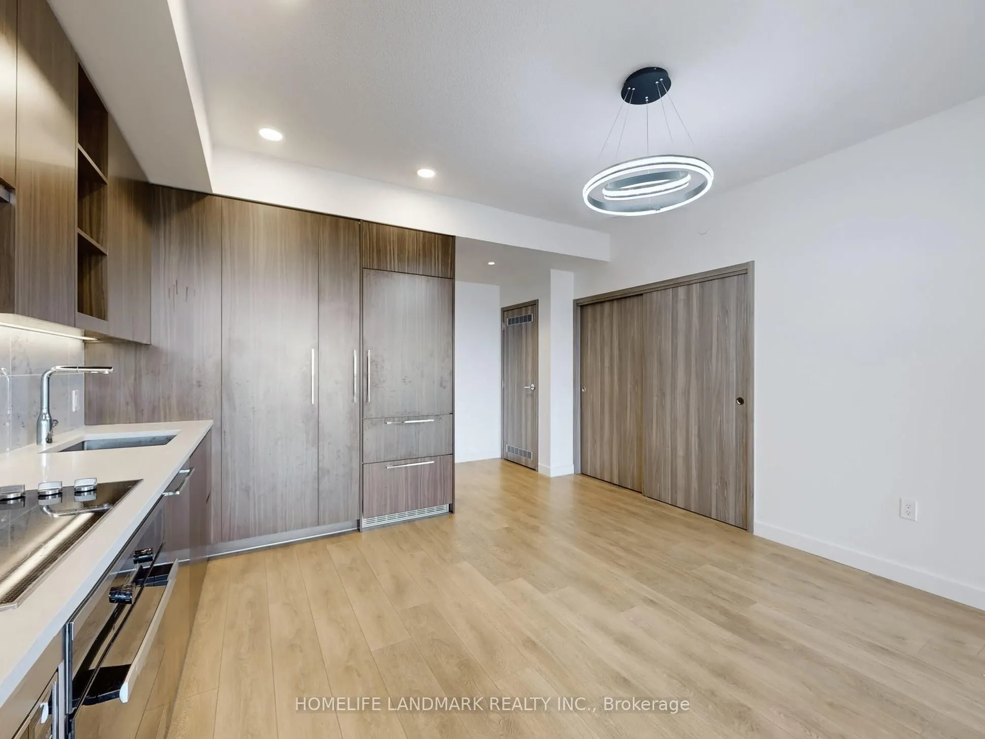 95 Mcmahom Drive, #4007