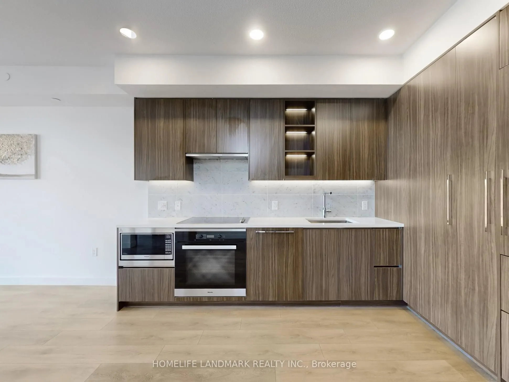 95 Mcmahom Drive, #4007