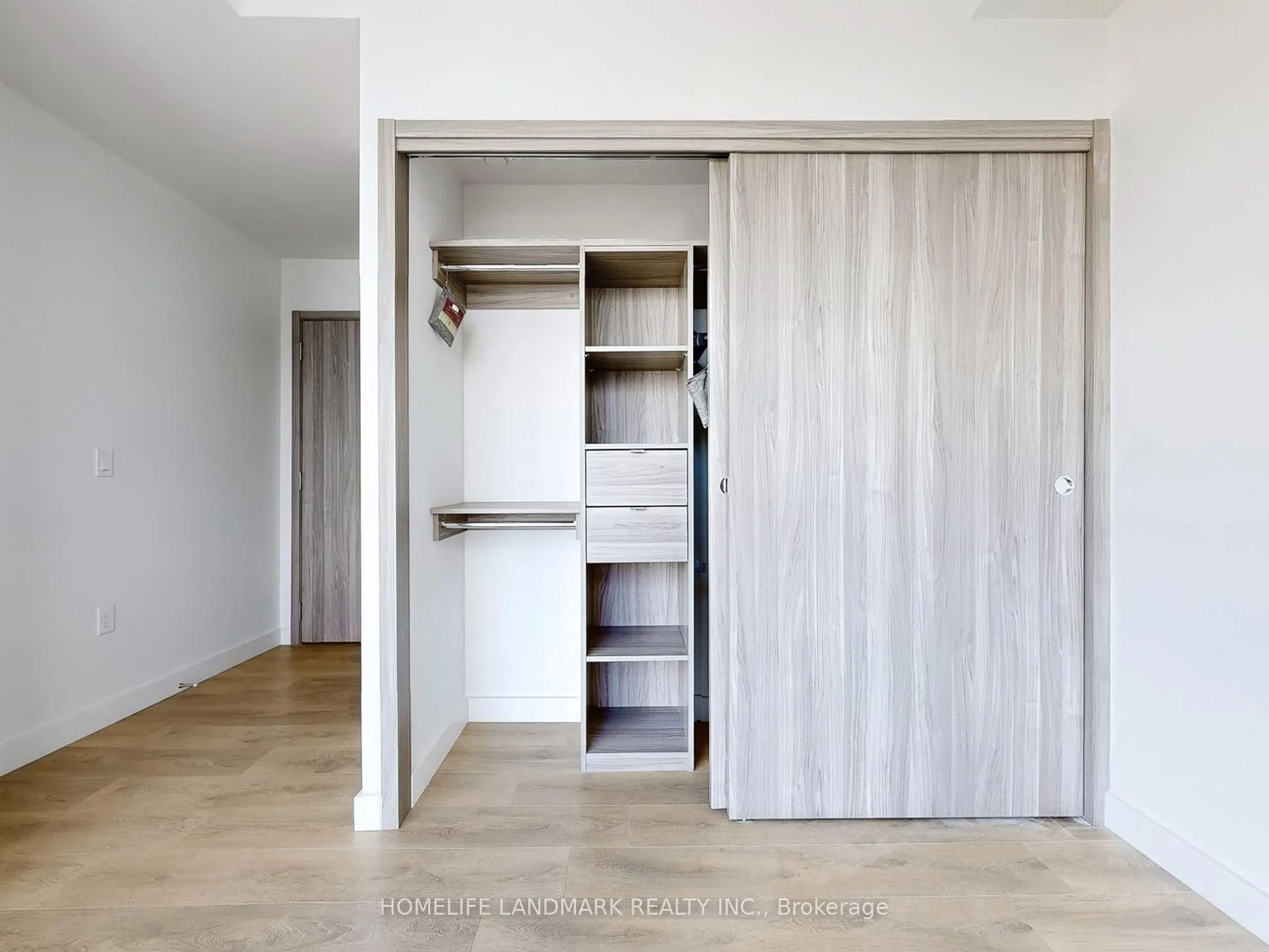 95 Mcmahom Drive, #4007