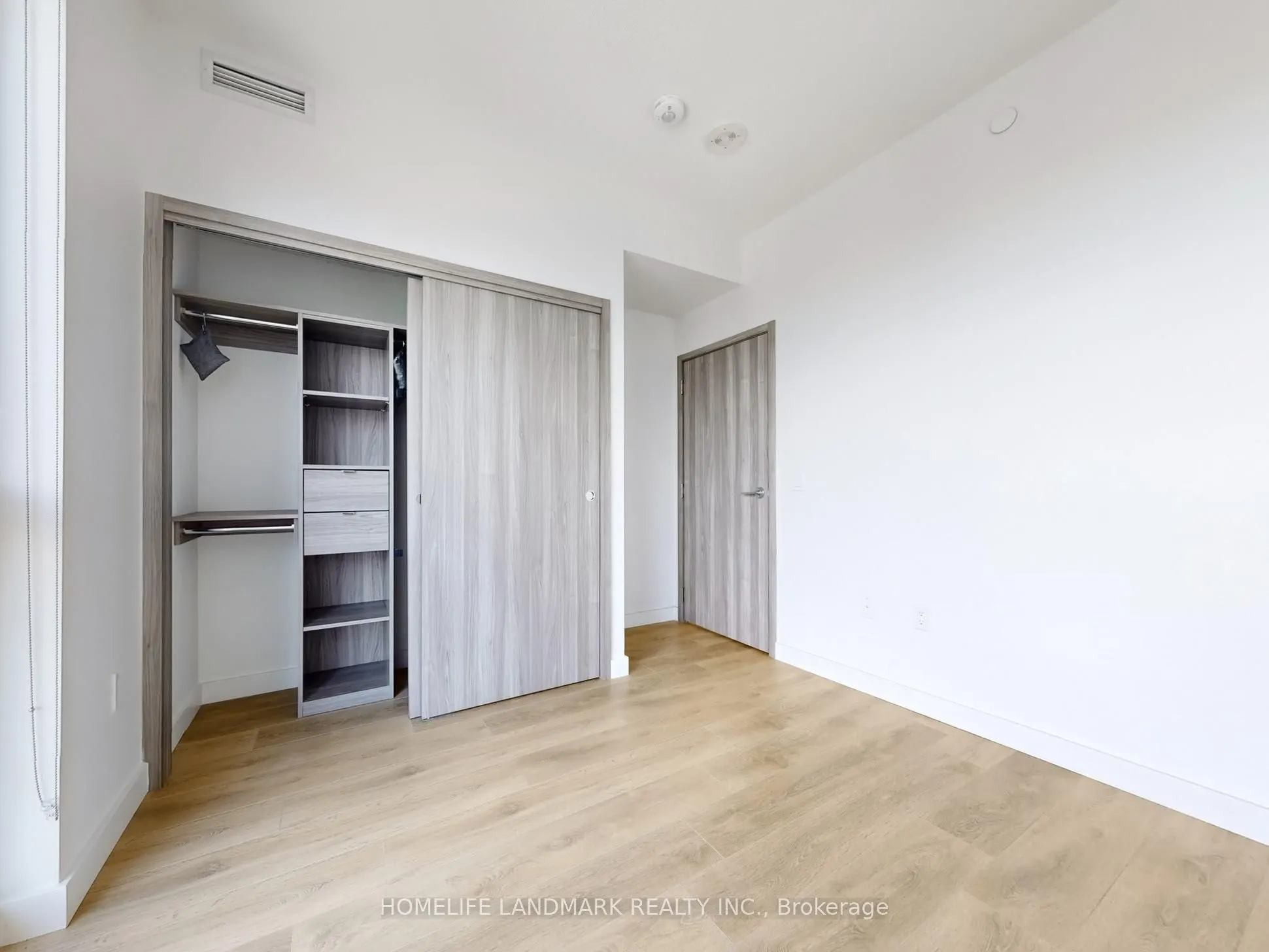 95 Mcmahom Drive, #4007