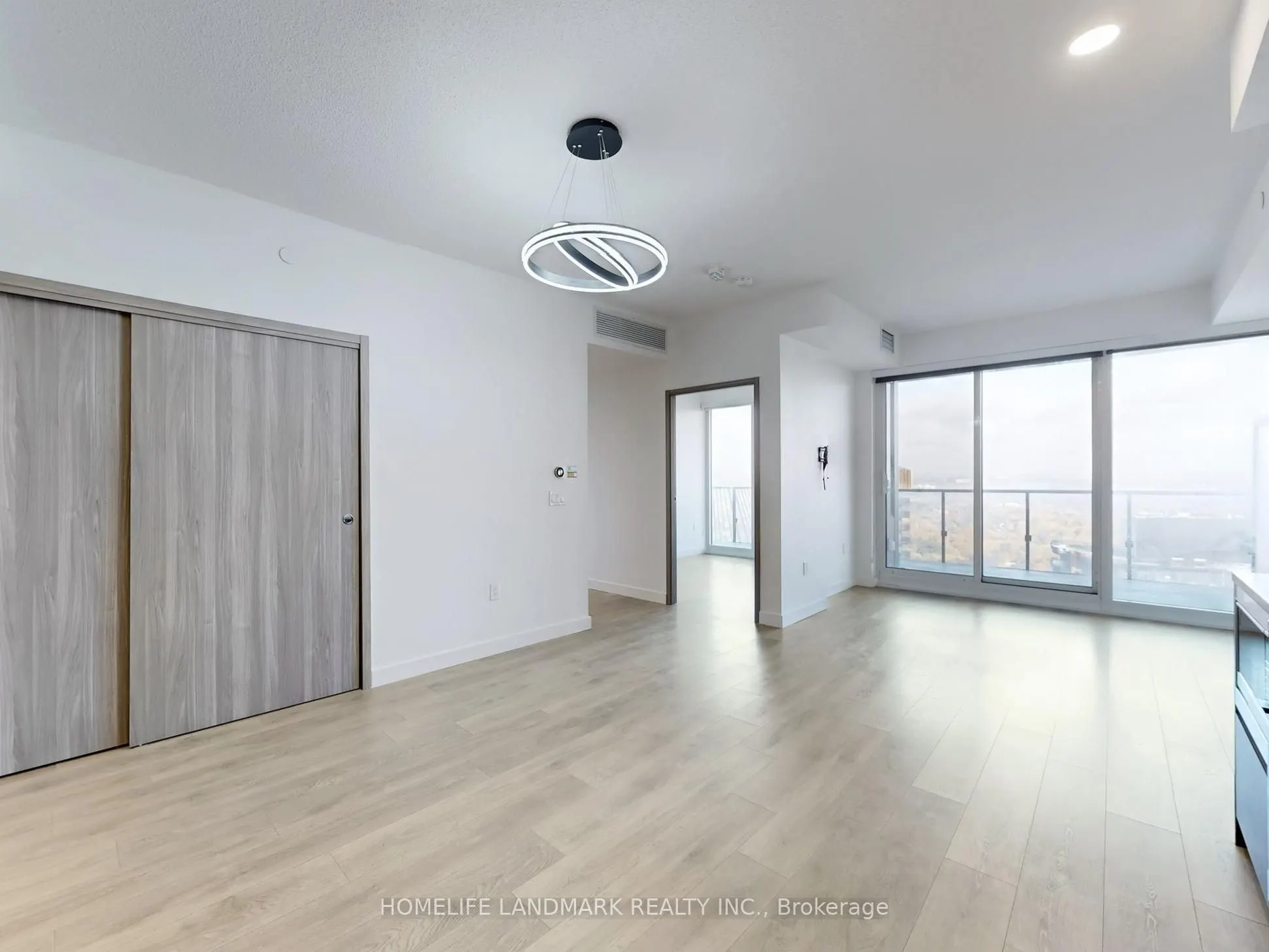 95 Mcmahom Drive, #4007