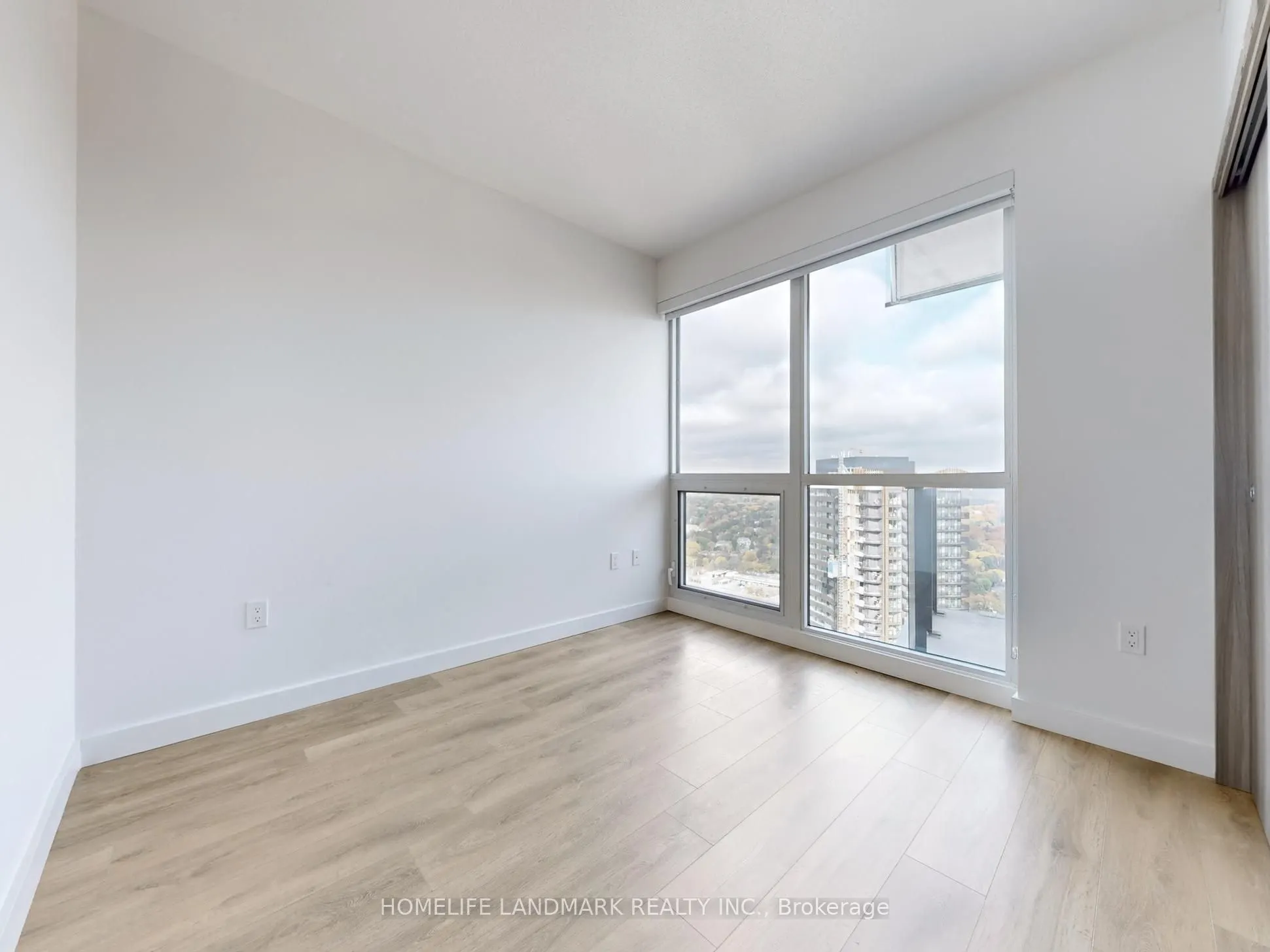 95 Mcmahom Drive, #4007