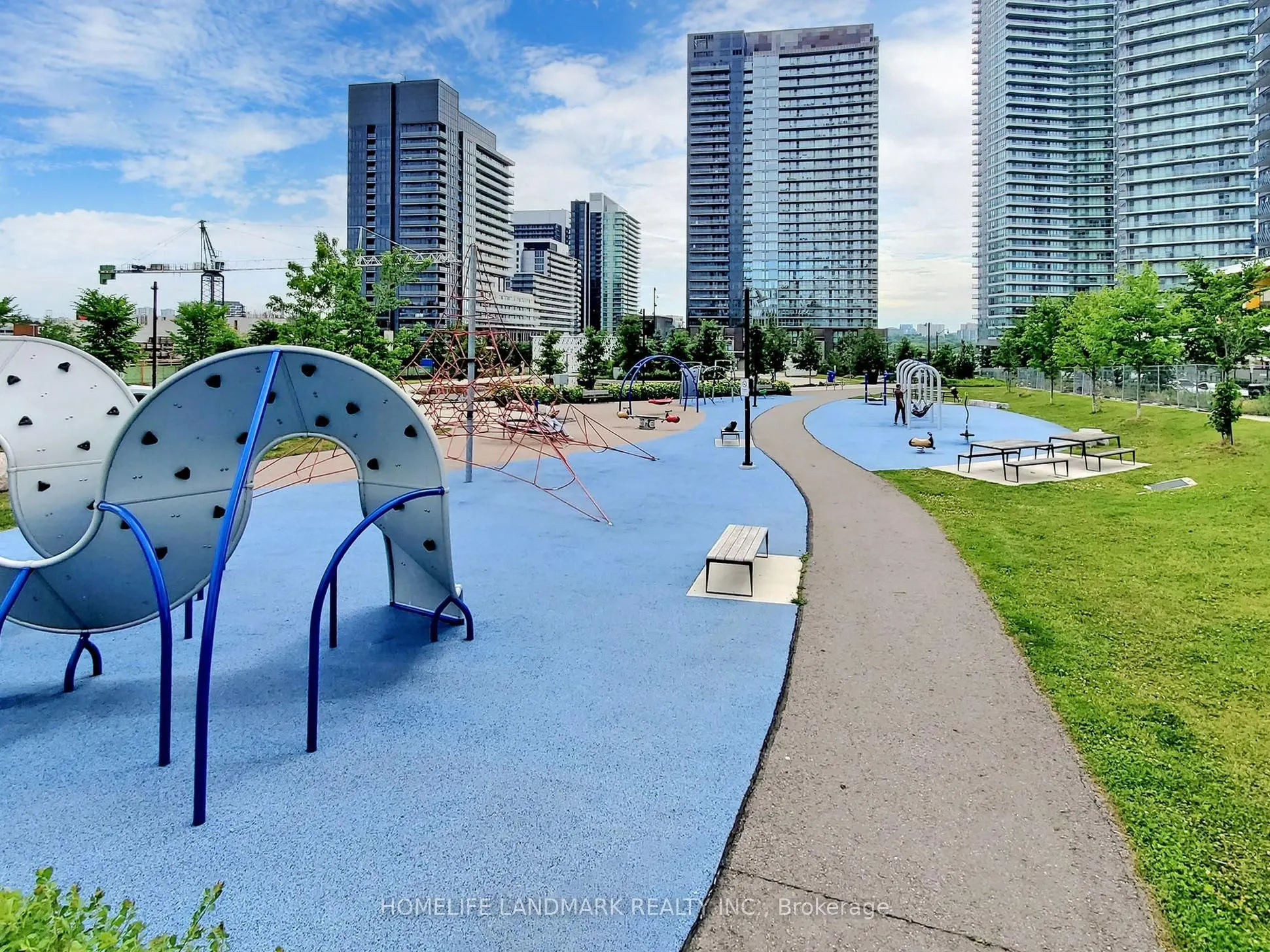 95 Mcmahom Drive, #4007