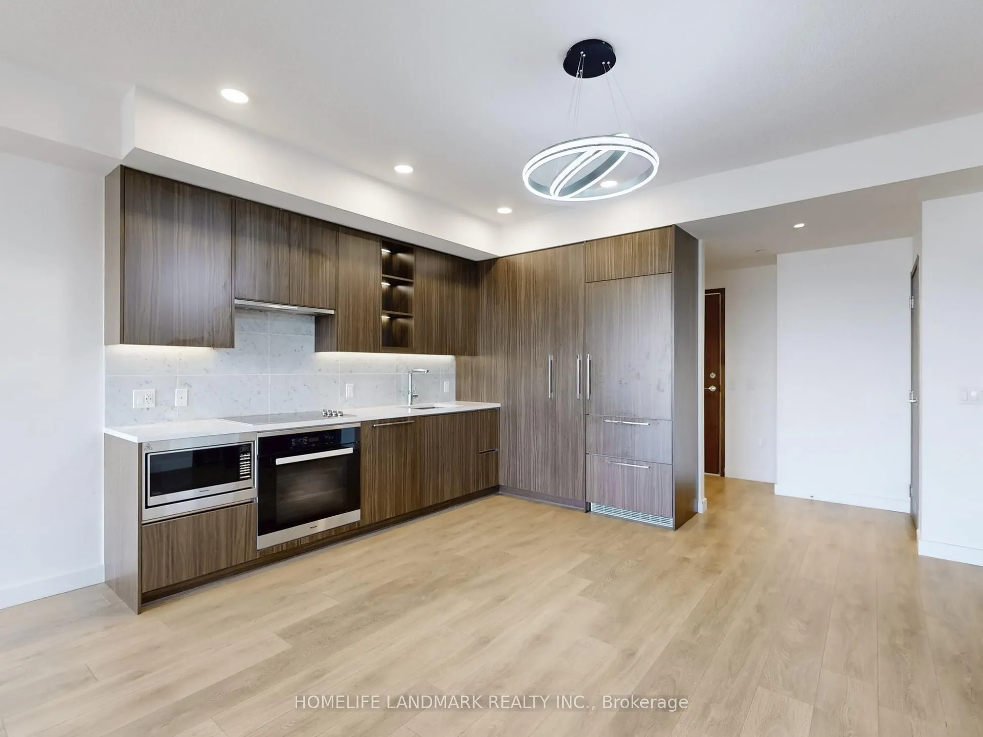 95 Mcmahom Drive, #4007