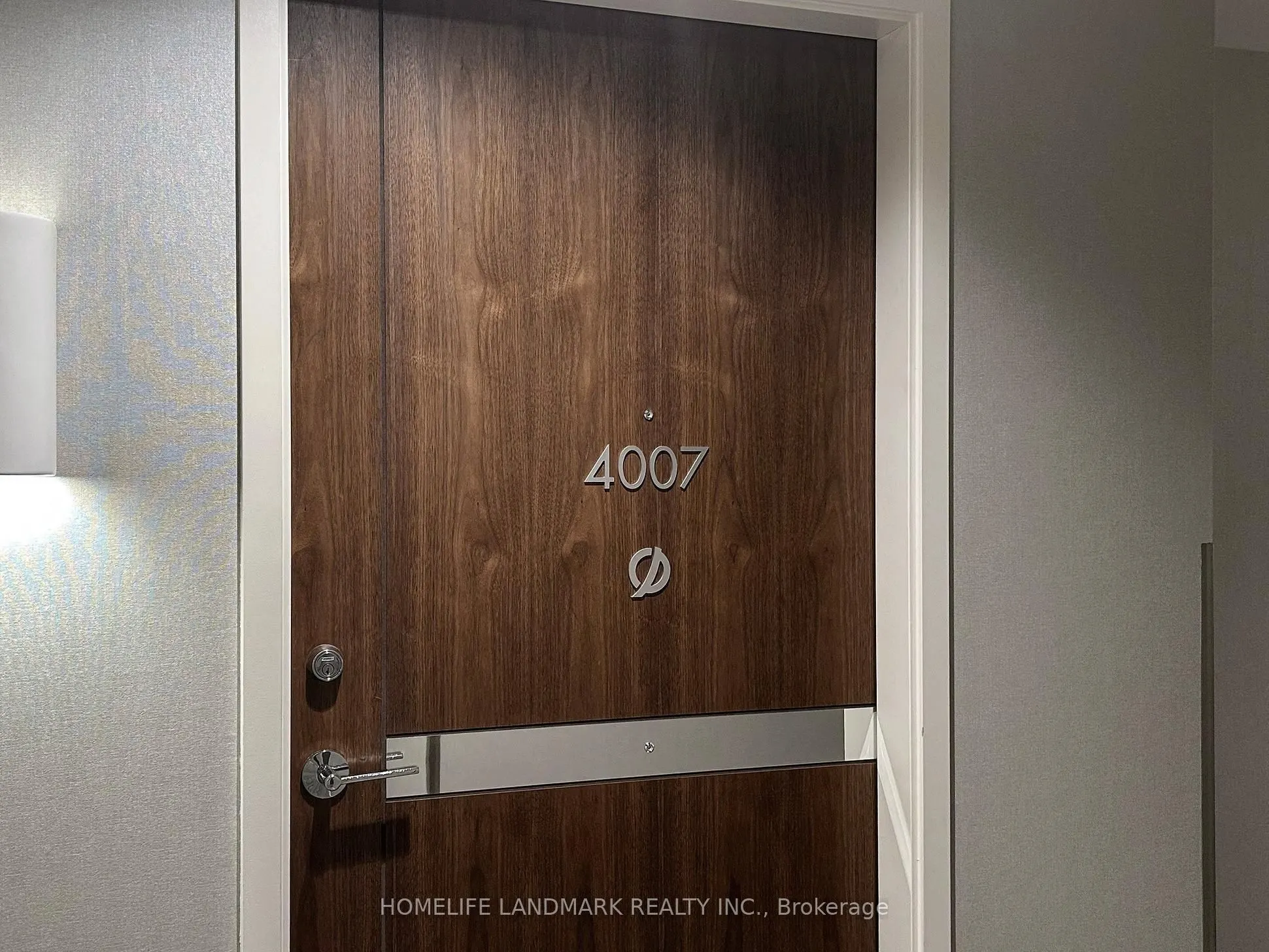 95 Mcmahom Drive, #4007