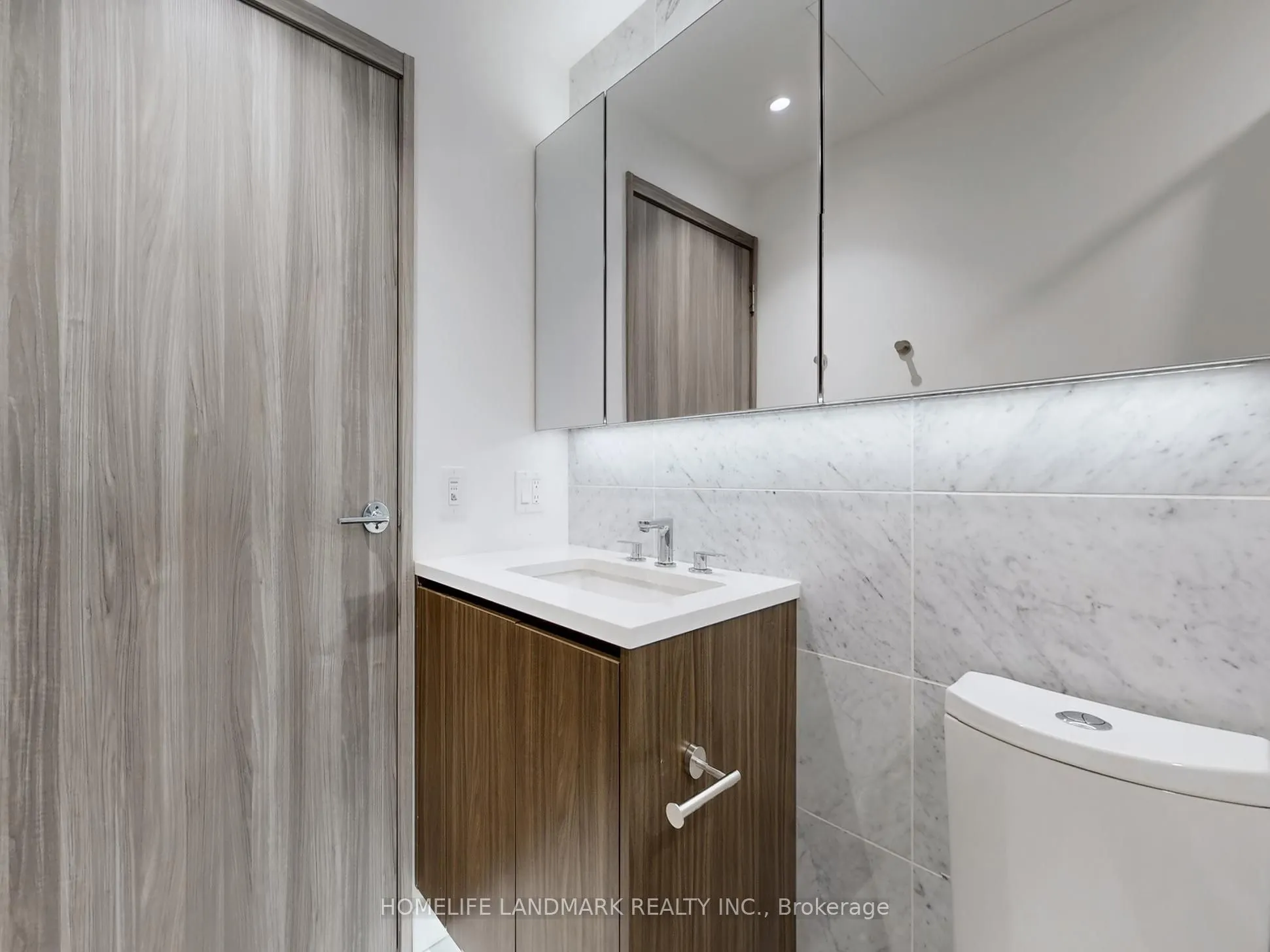 95 Mcmahom Drive, #4007