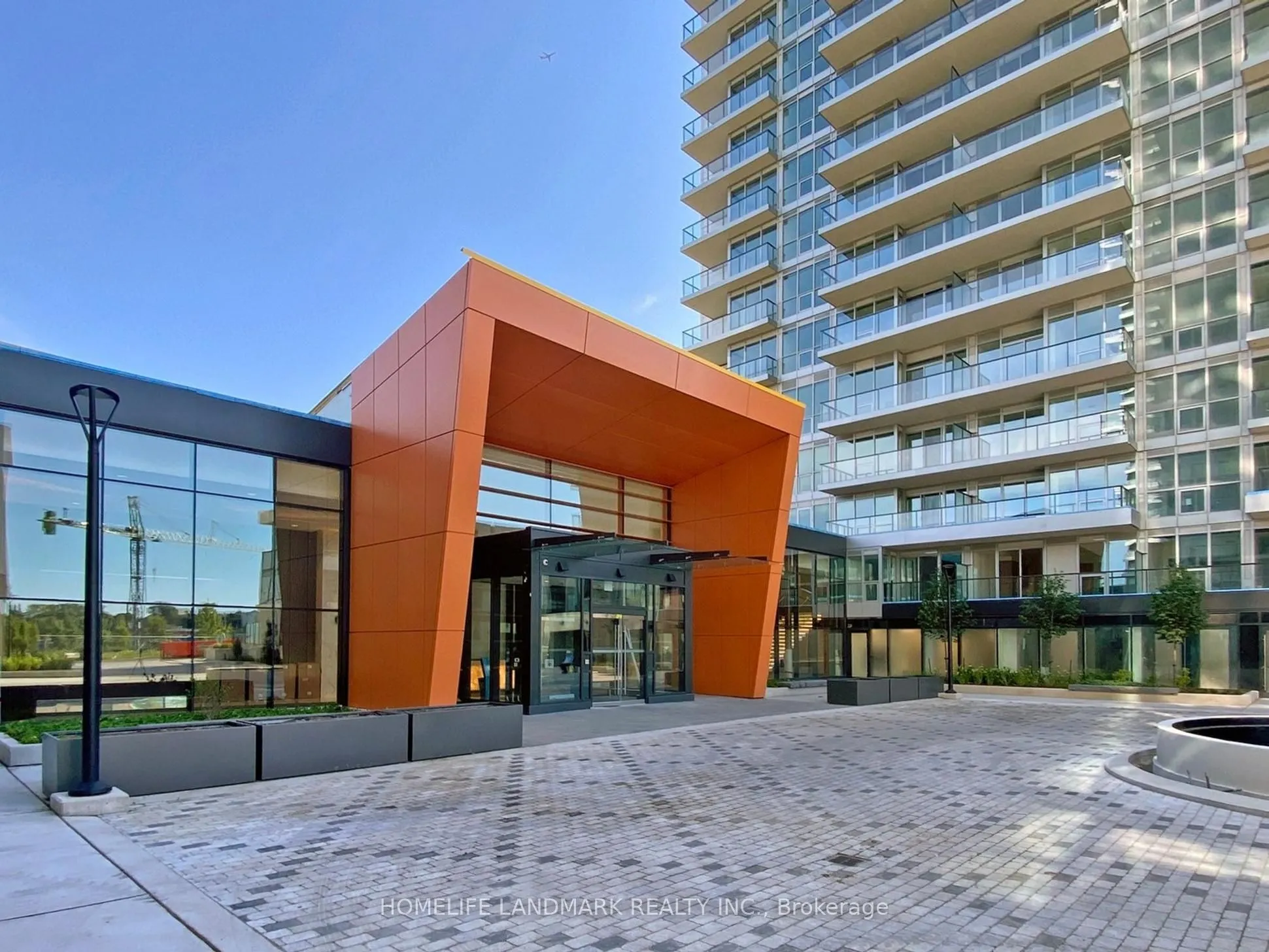 95 Mcmahom Drive, #4007