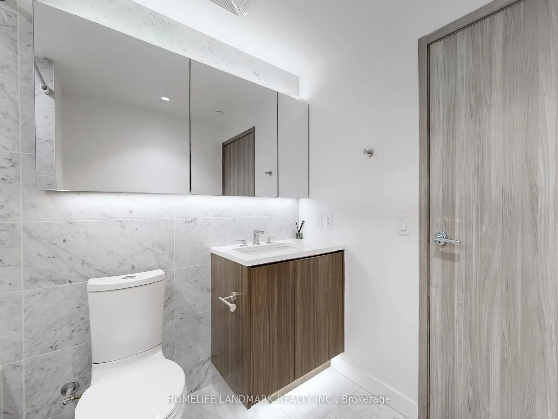 95 Mcmahom Drive, #4007