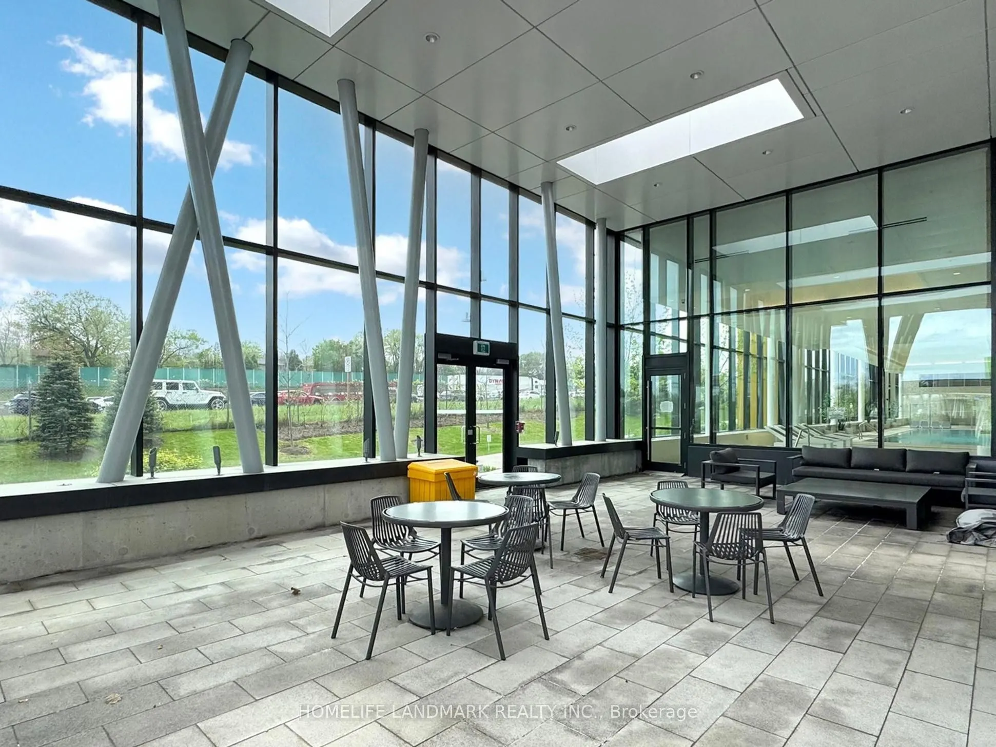 95 Mcmahom Drive, #4007