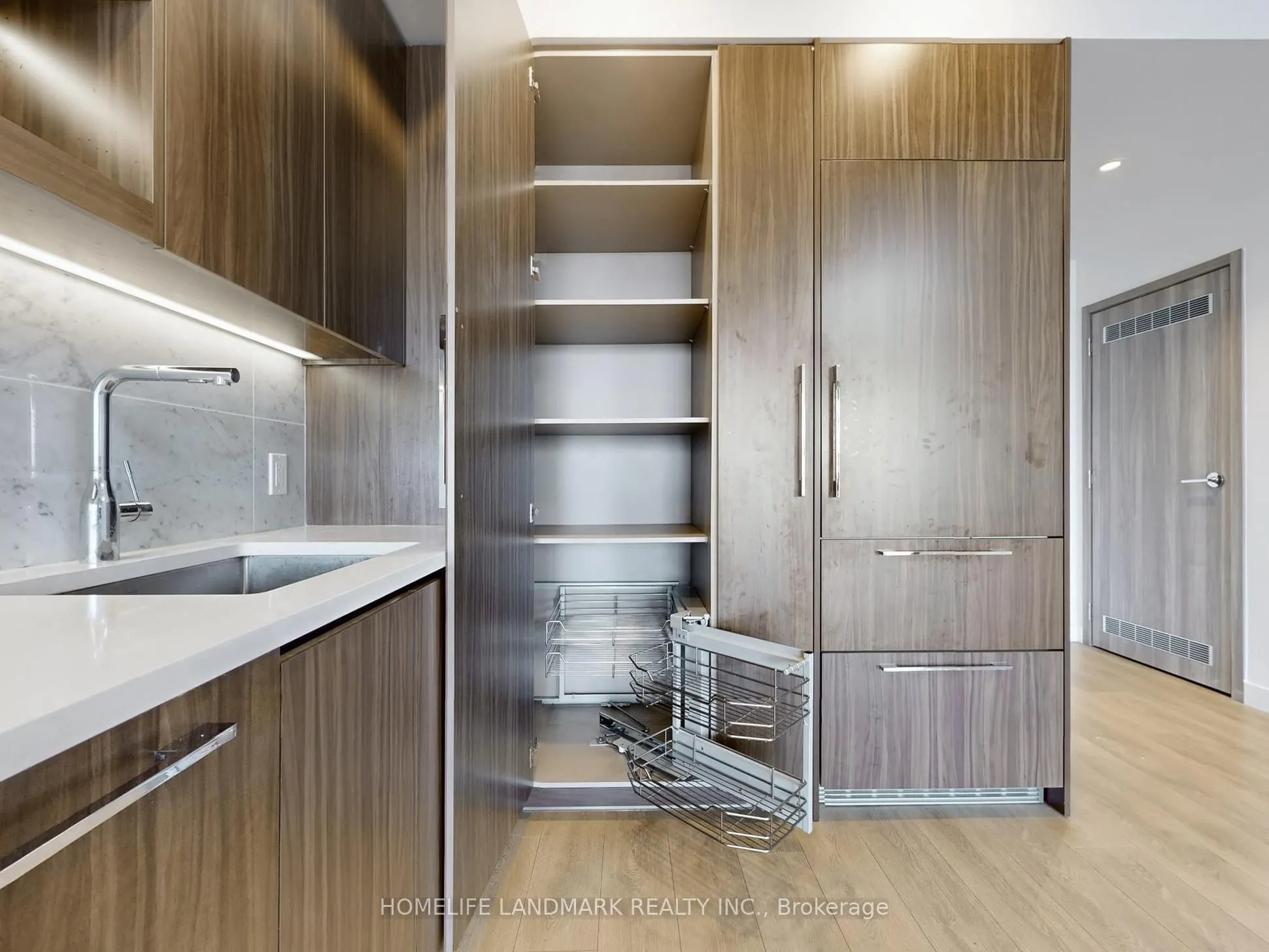 95 Mcmahom Drive, #4007