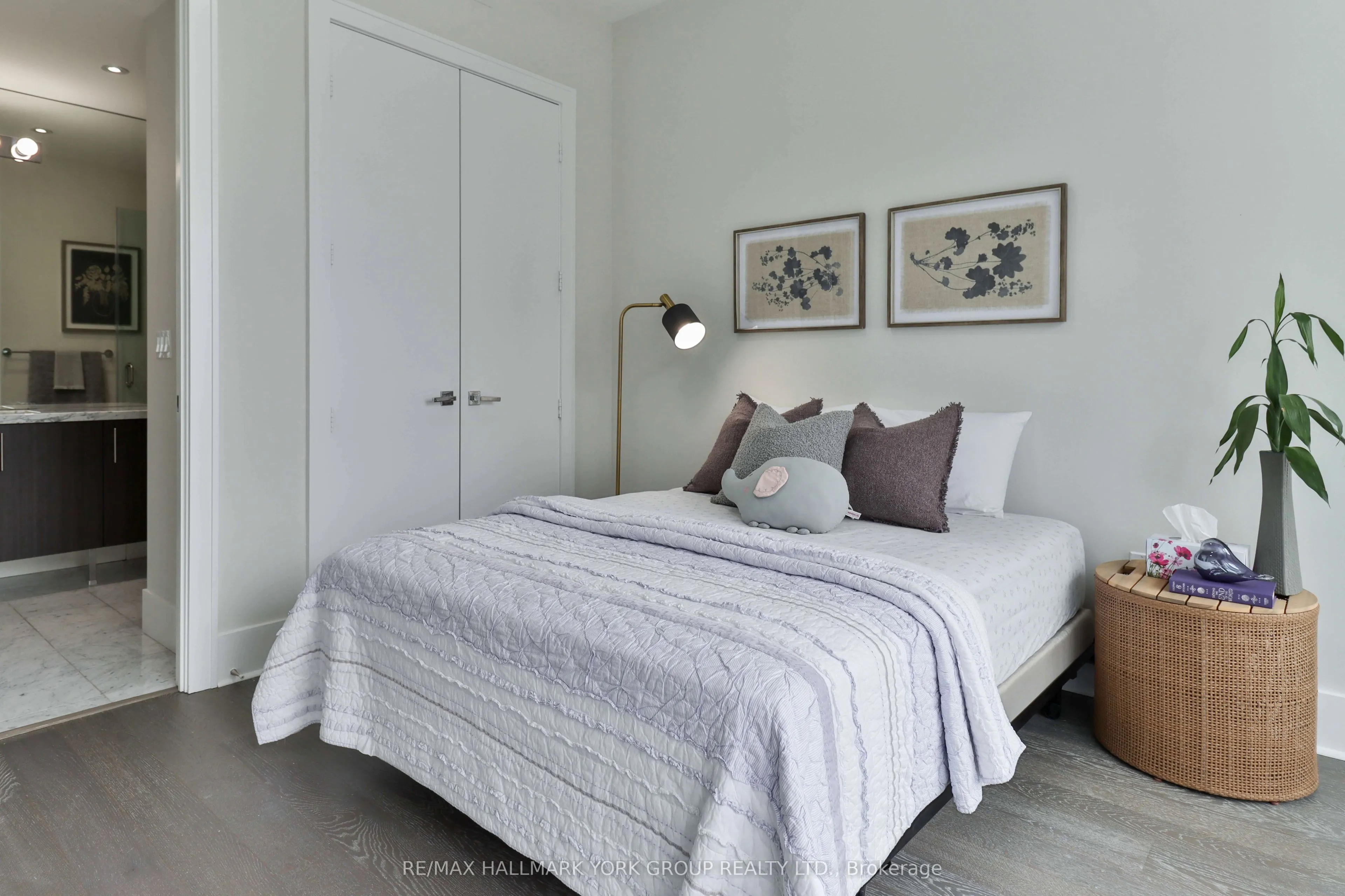 29 Queens Quay E, #505