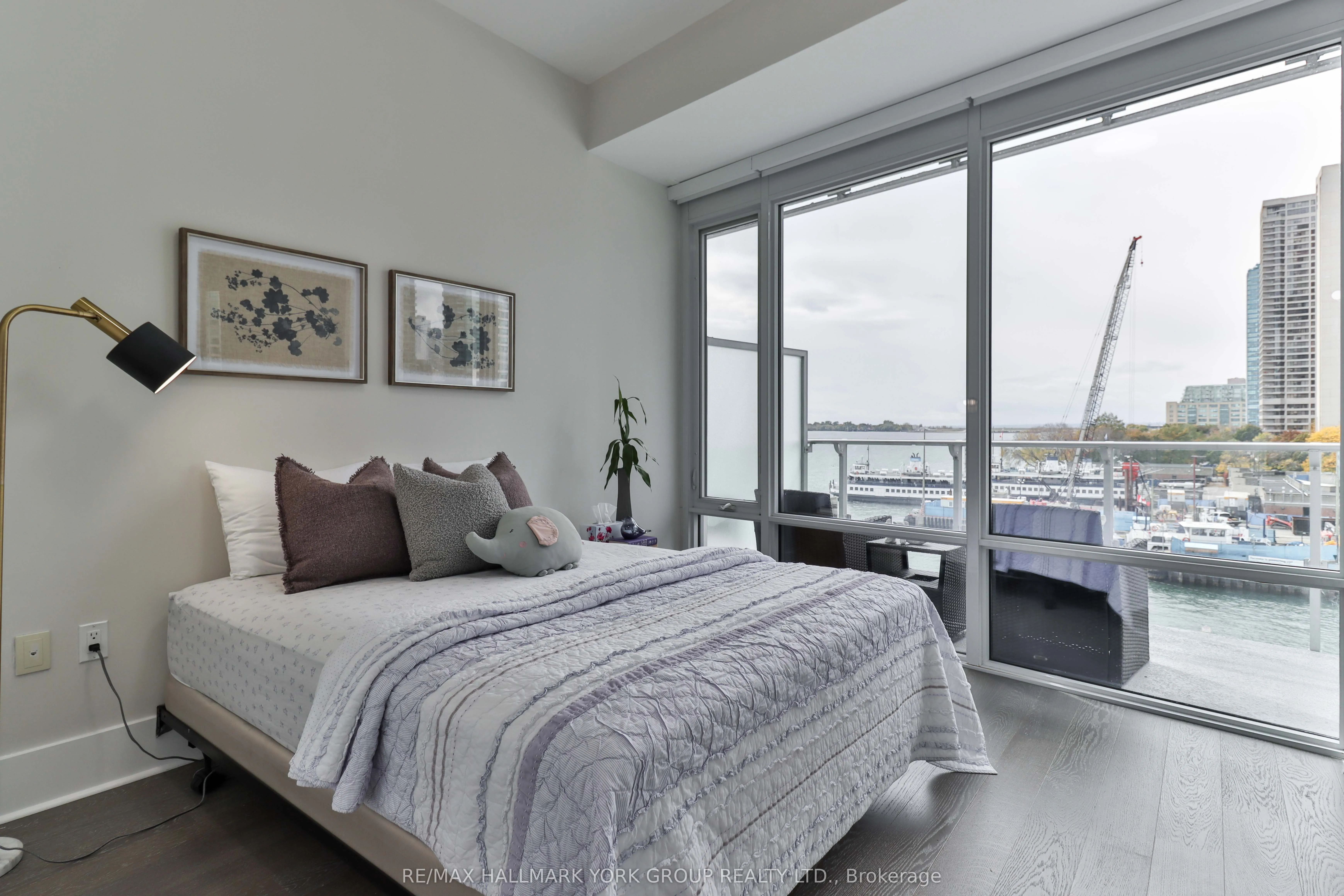 29 Queens Quay E, #505