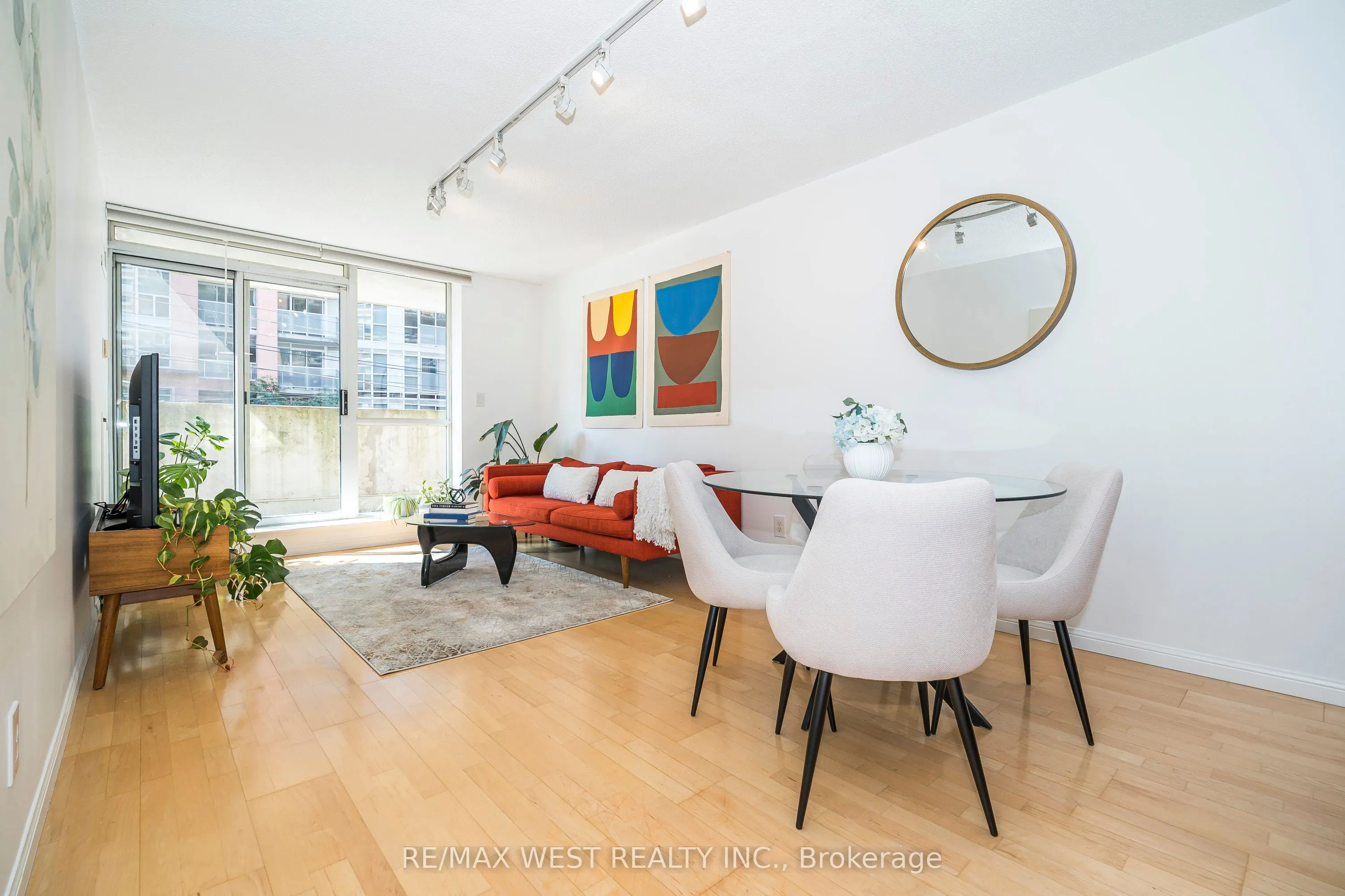 1000 King Street W, #209