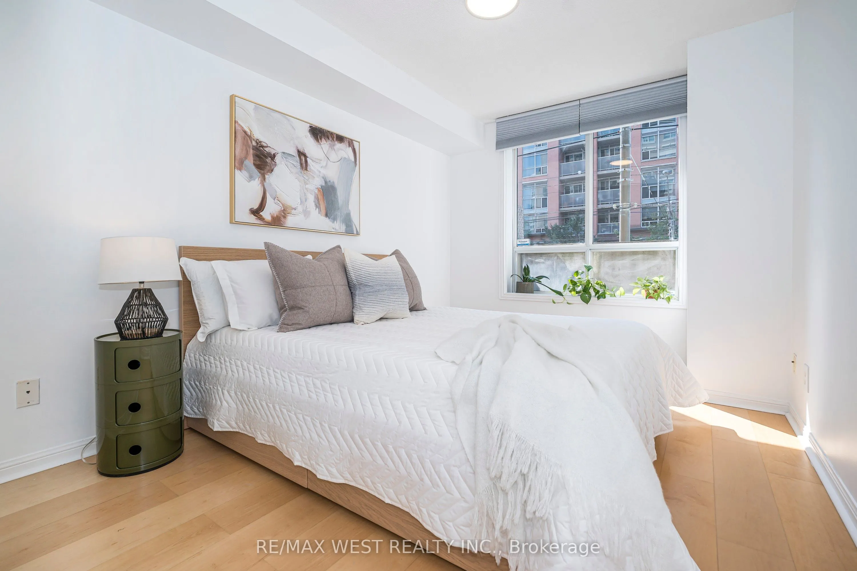 1000 King Street W, #209