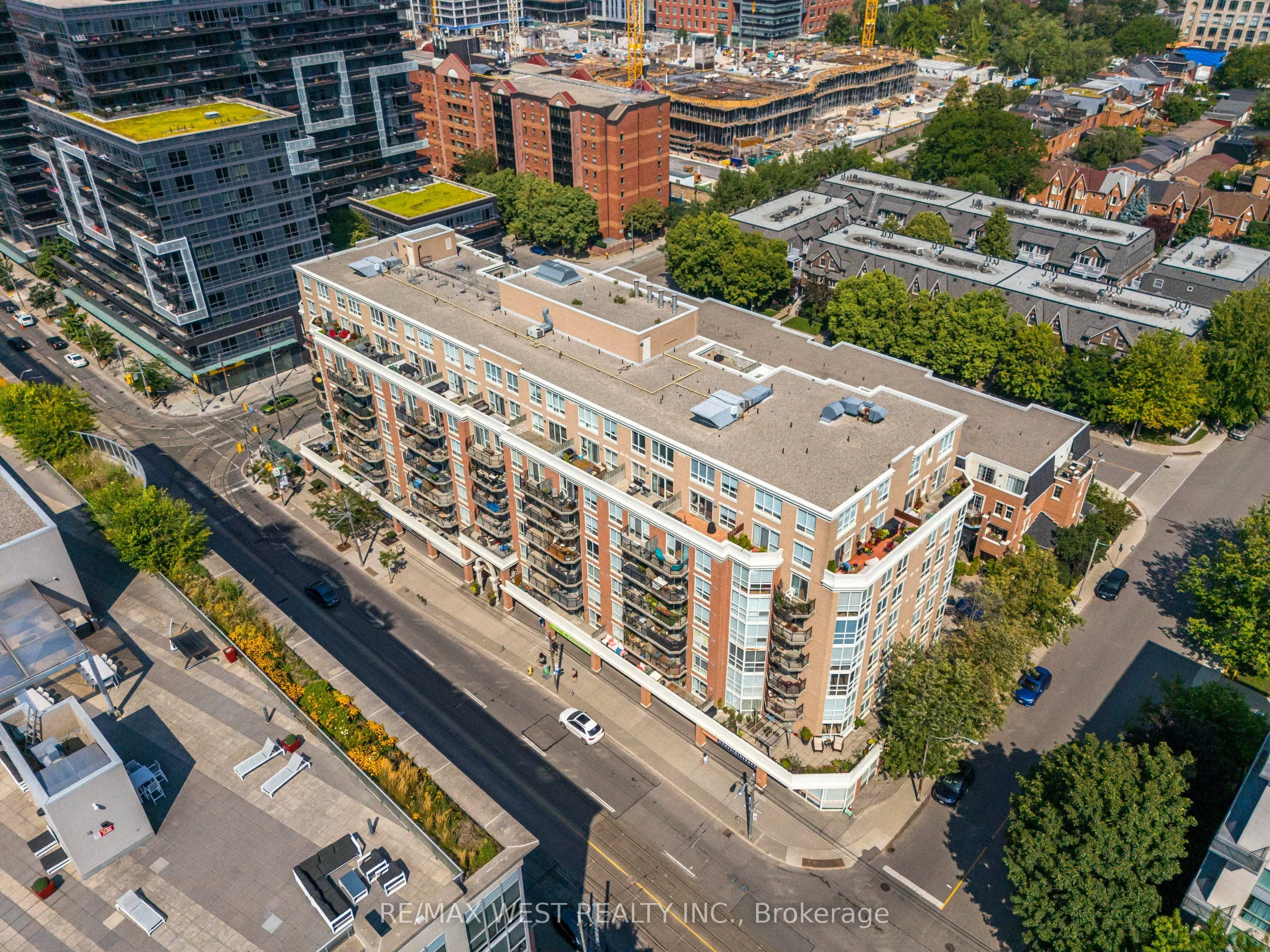 1000 King Street W, #209