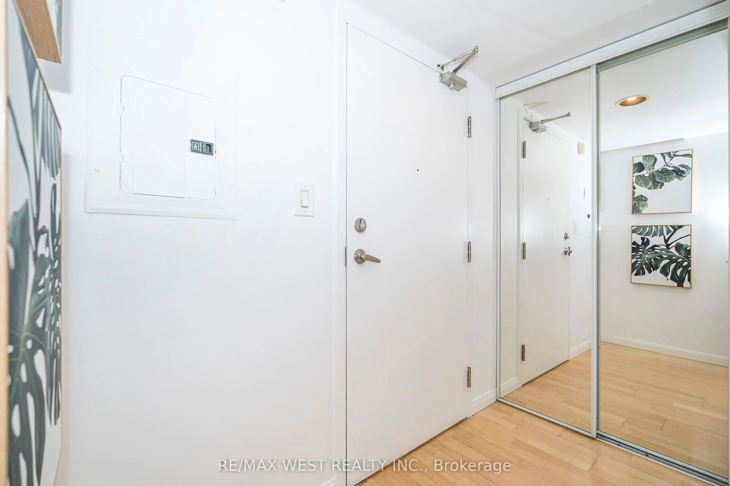 1000 King Street W, #209