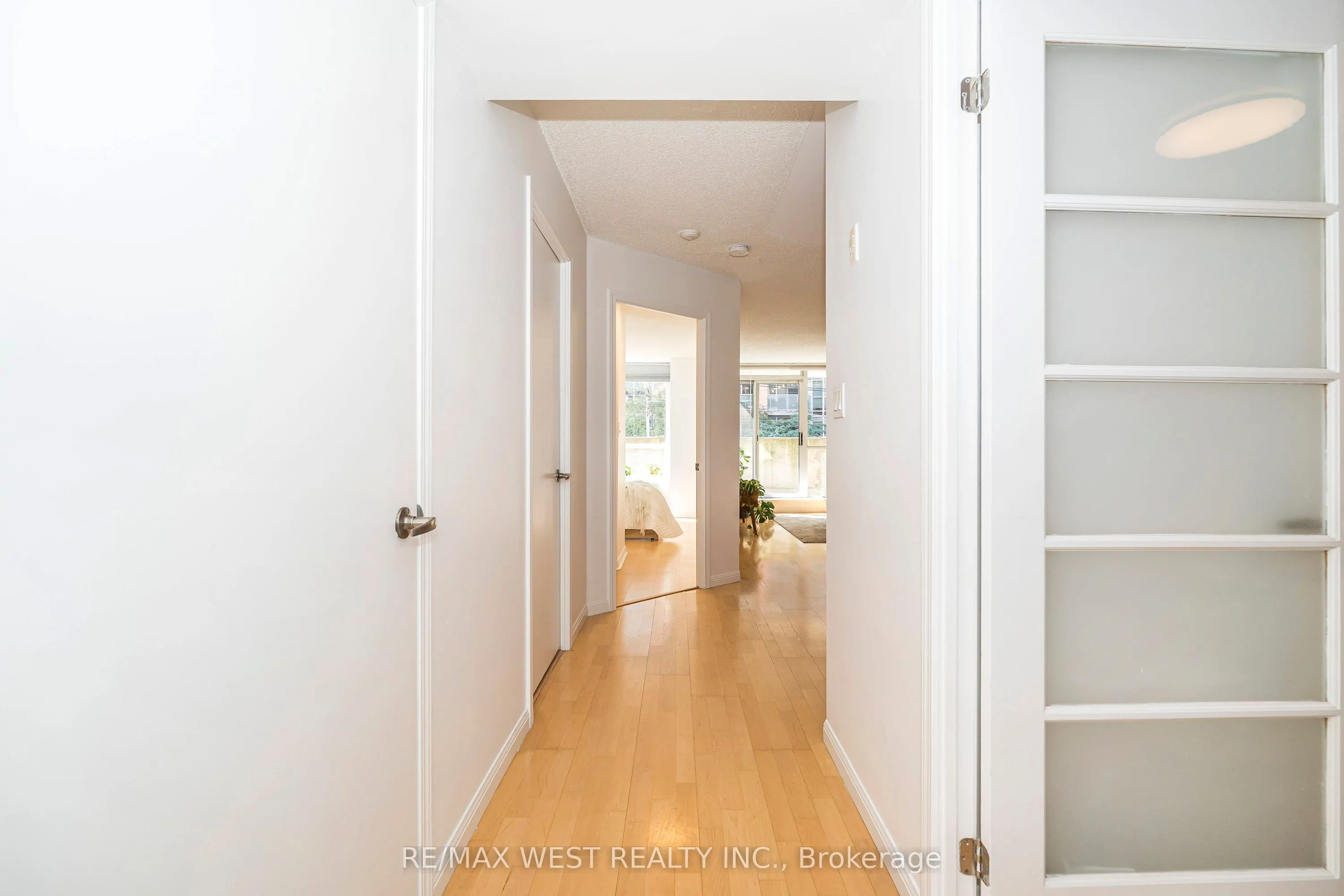 1000 King Street W, #209