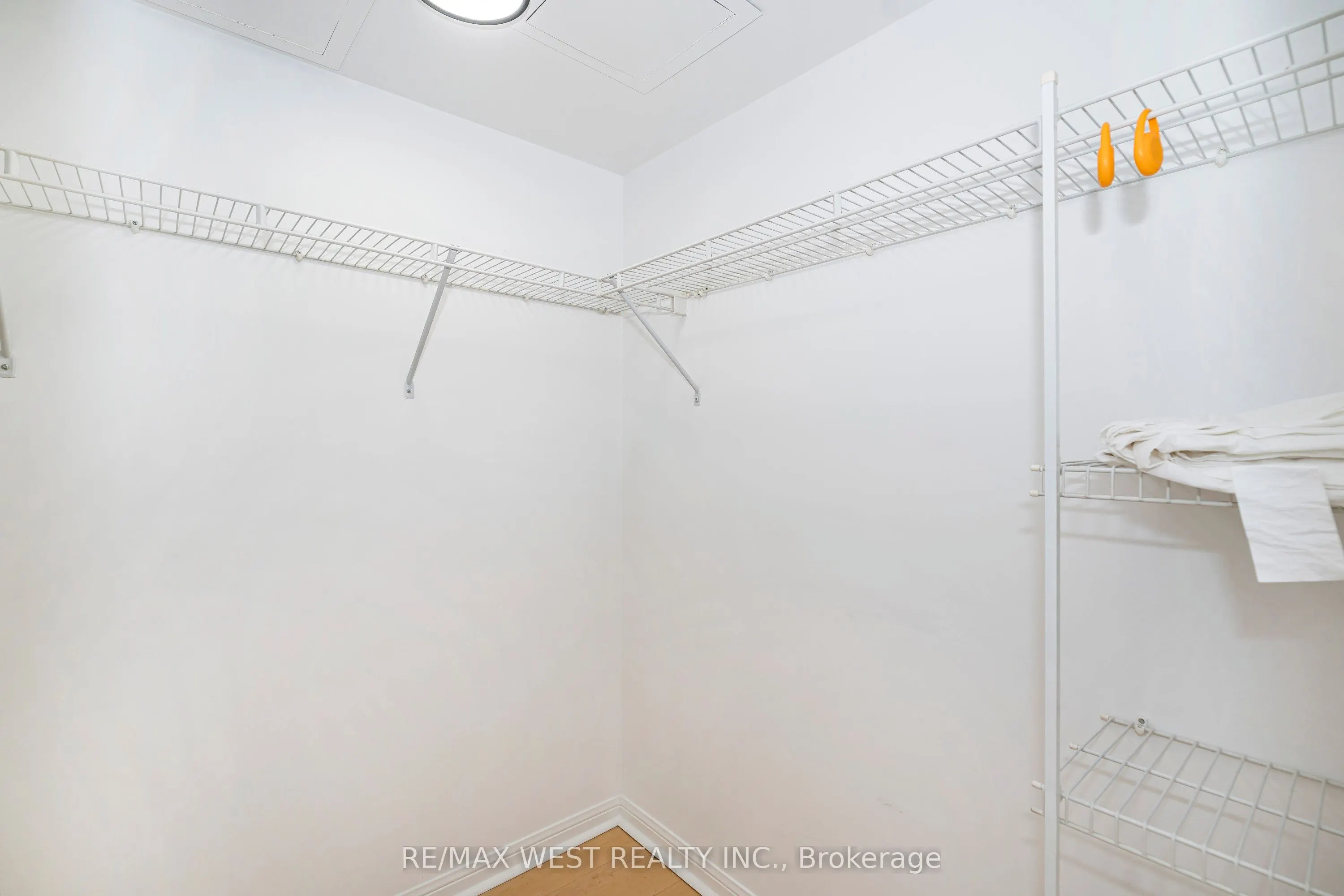 1000 King Street W, #209