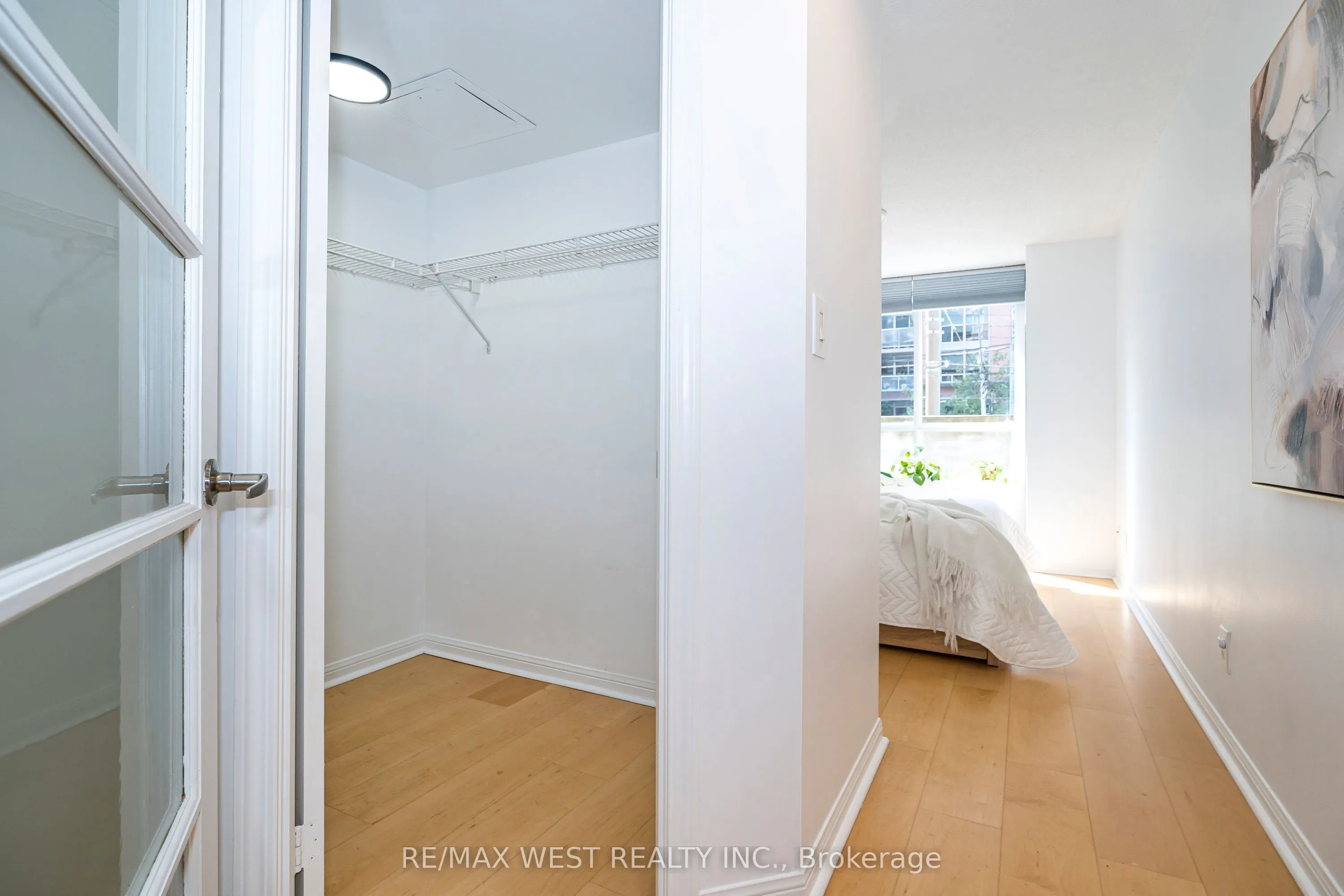 1000 King Street W, #209