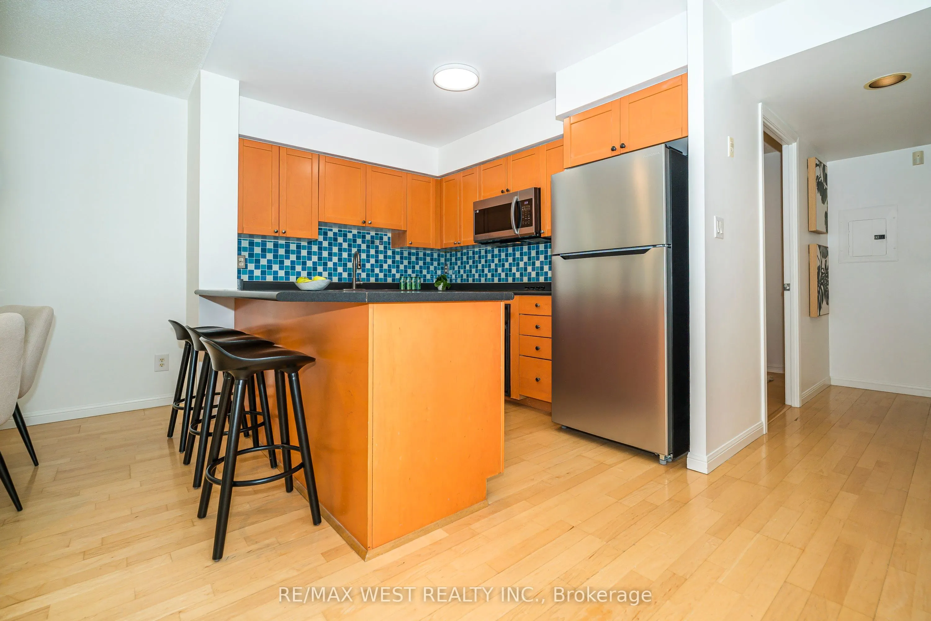 1000 King Street W, #209