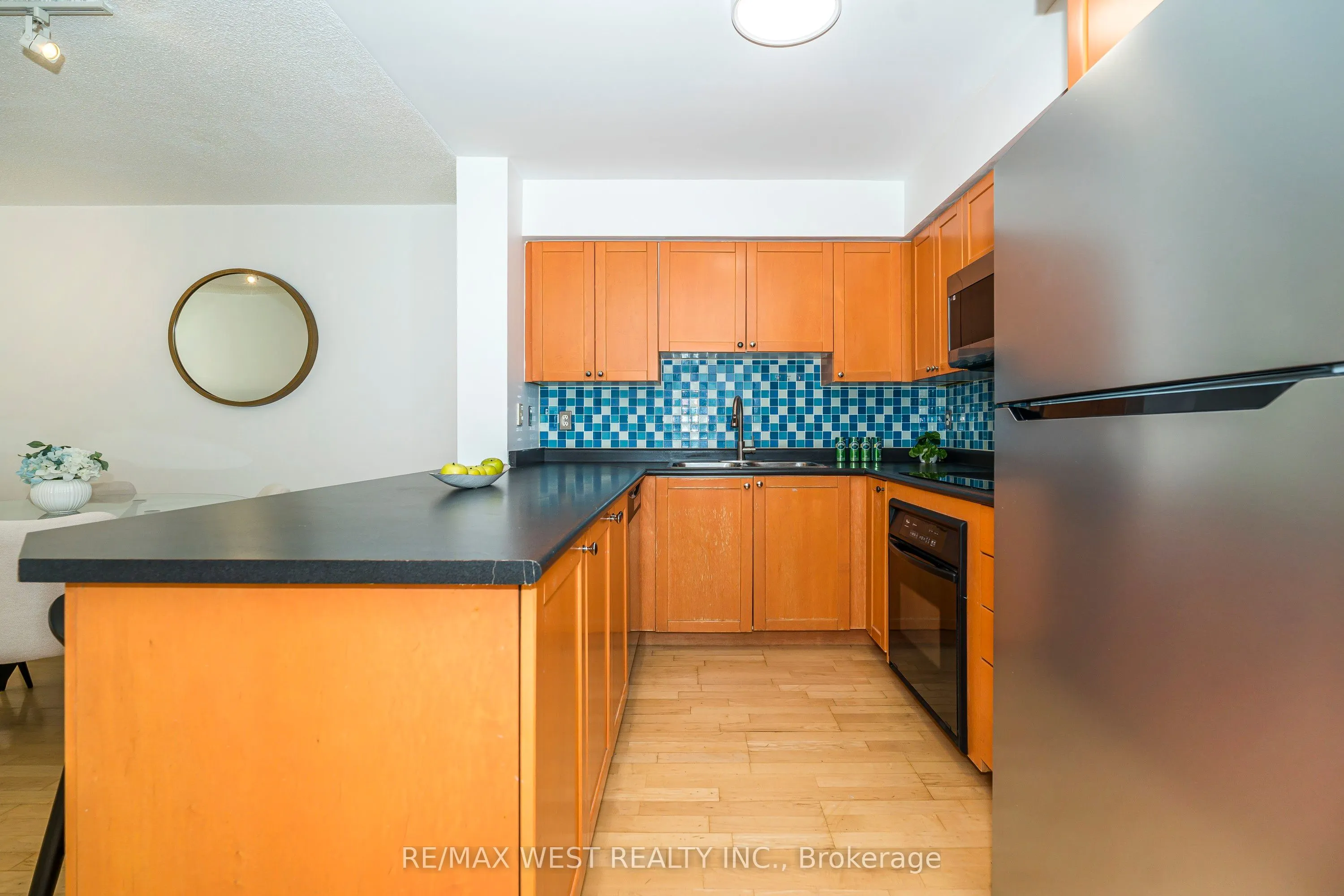 1000 King Street W, #209