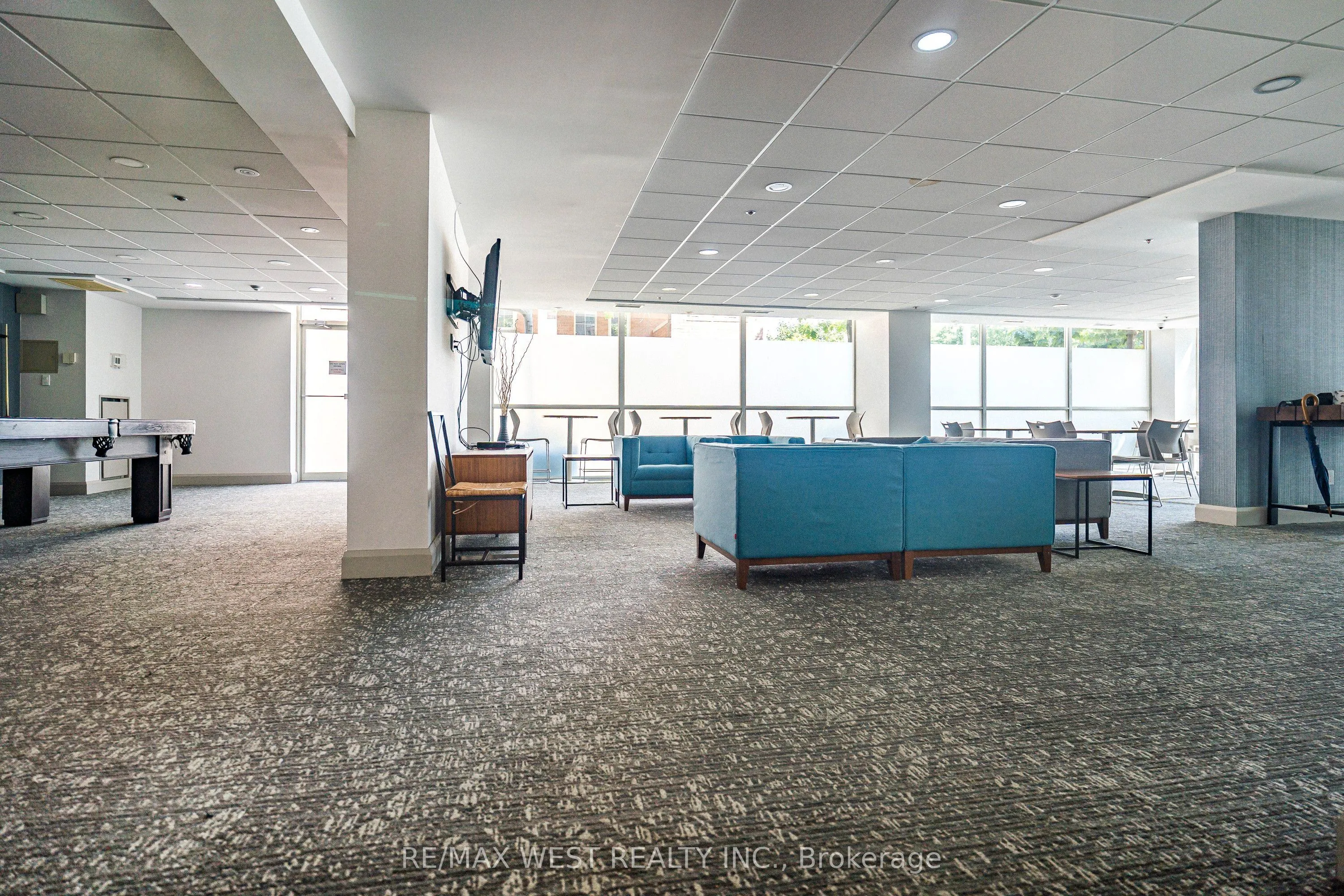 1000 King Street W, #209