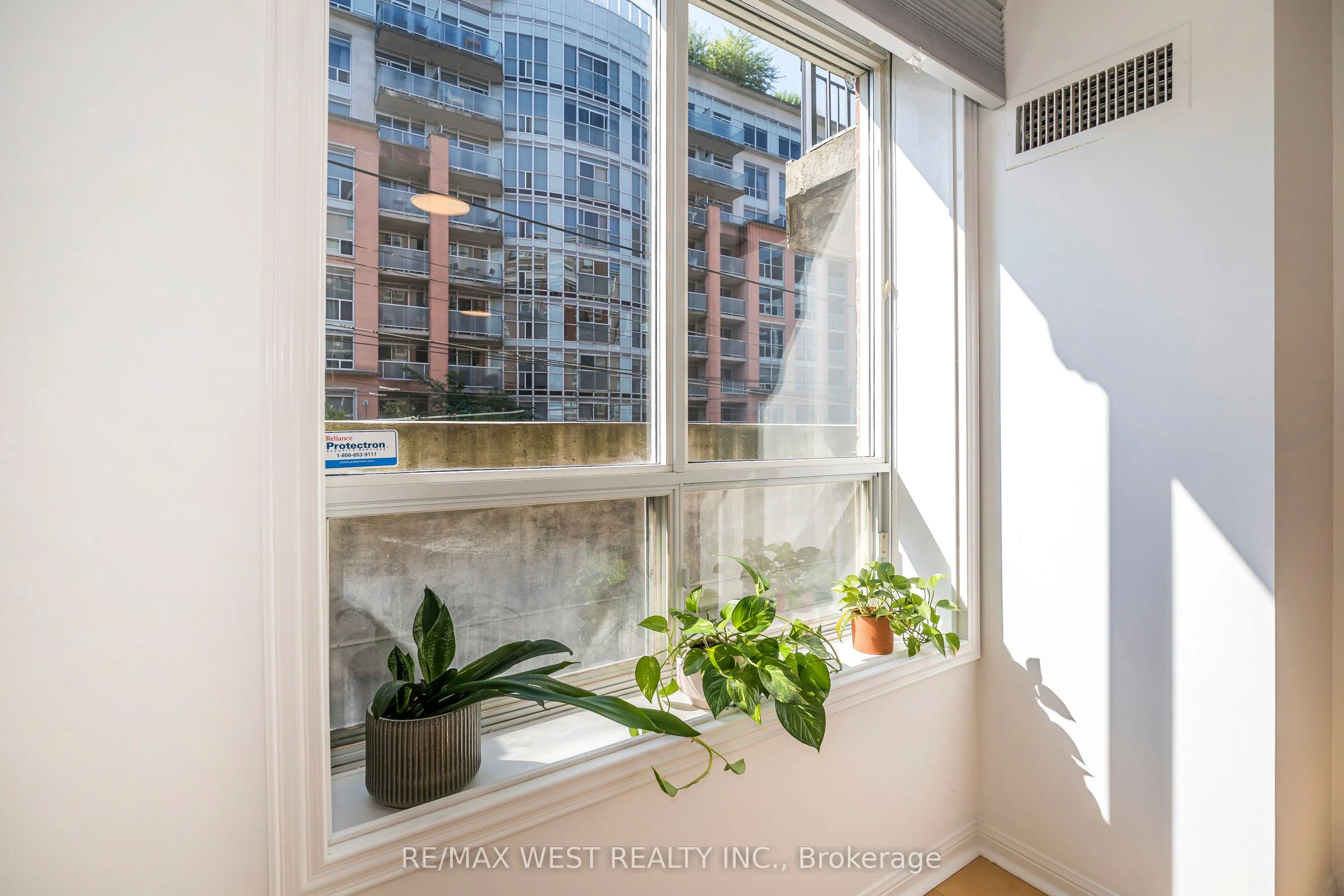 1000 King Street W, #209