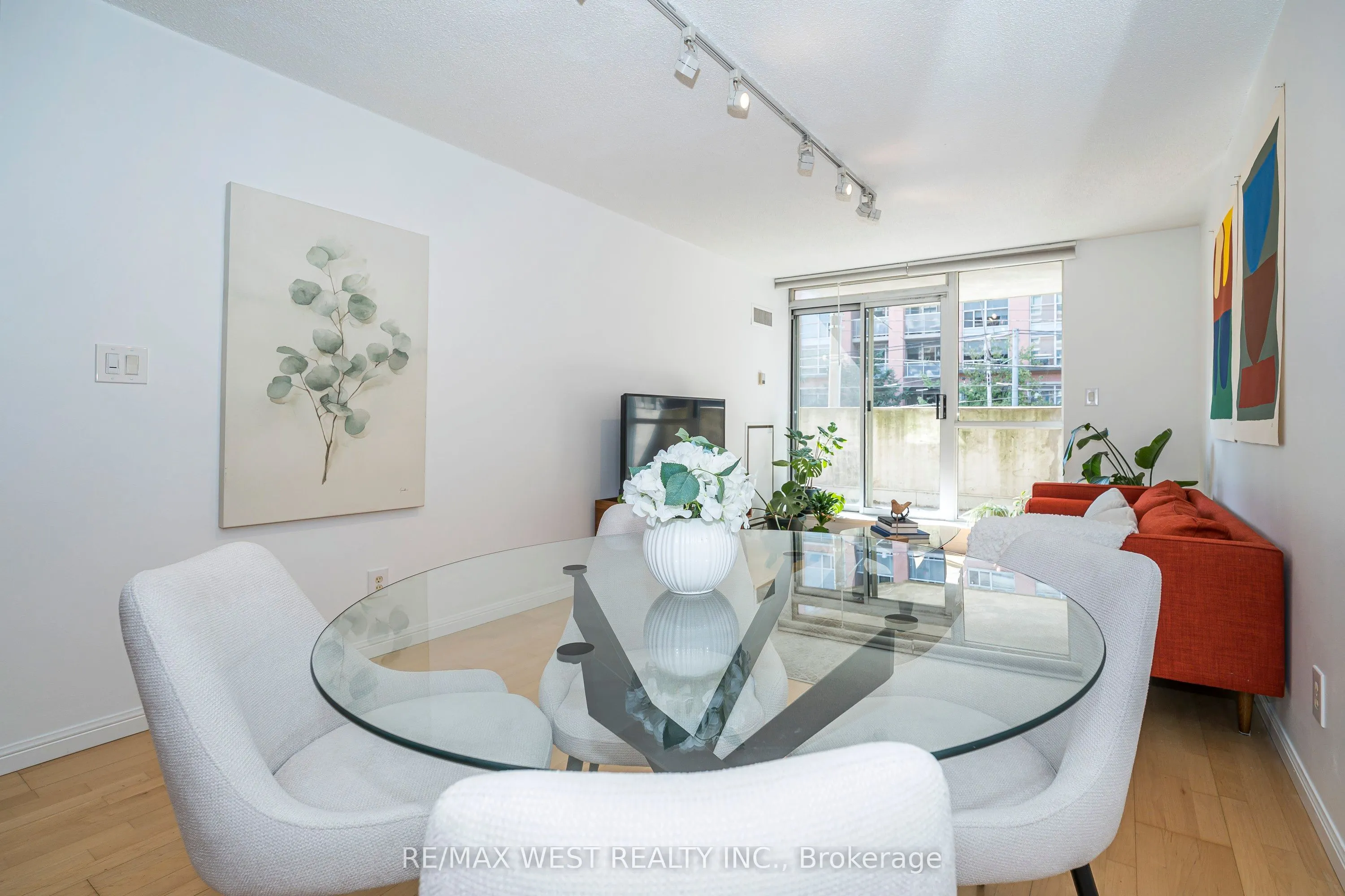 1000 King Street W, #209