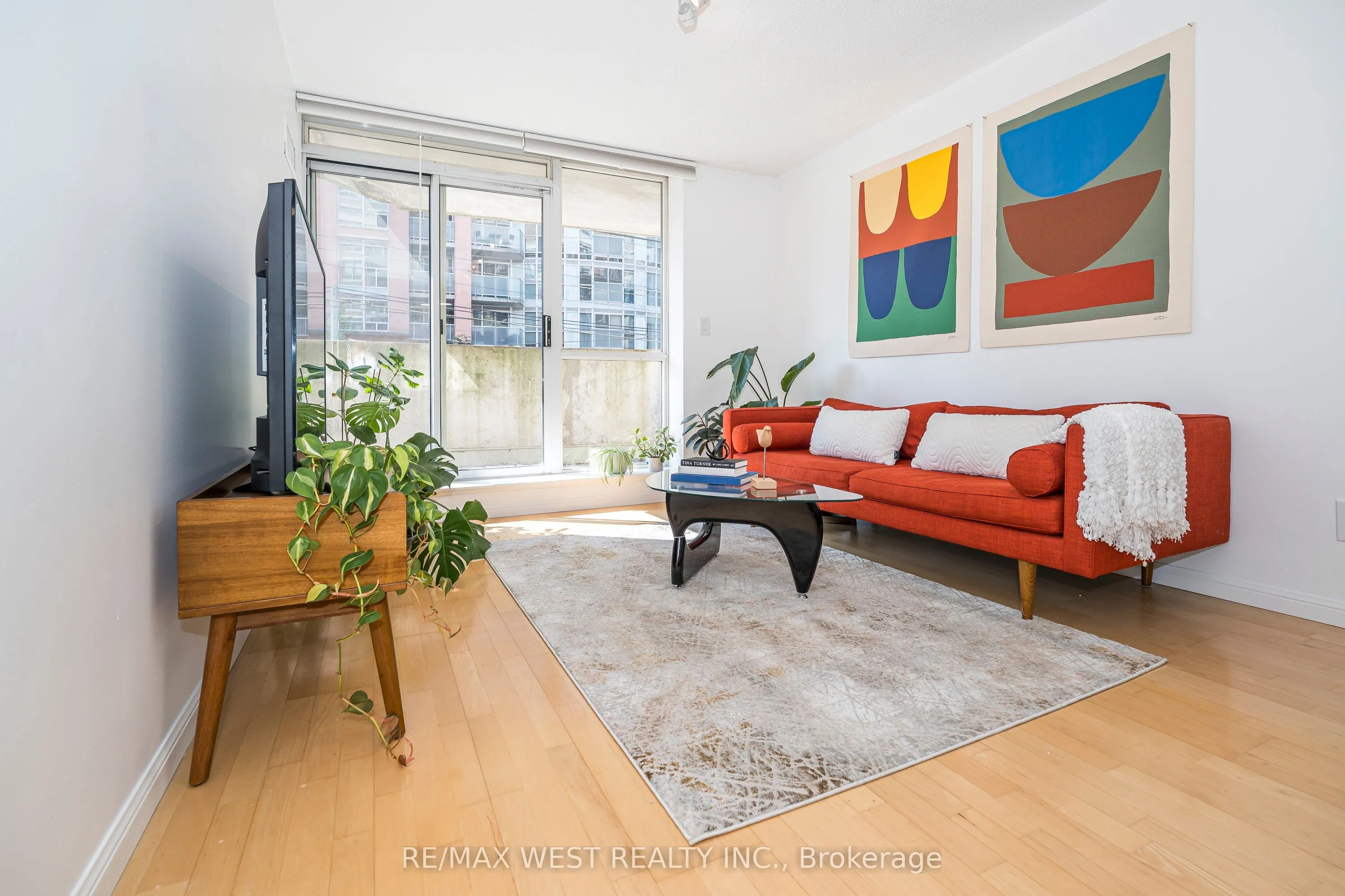 1000 King Street W, #209