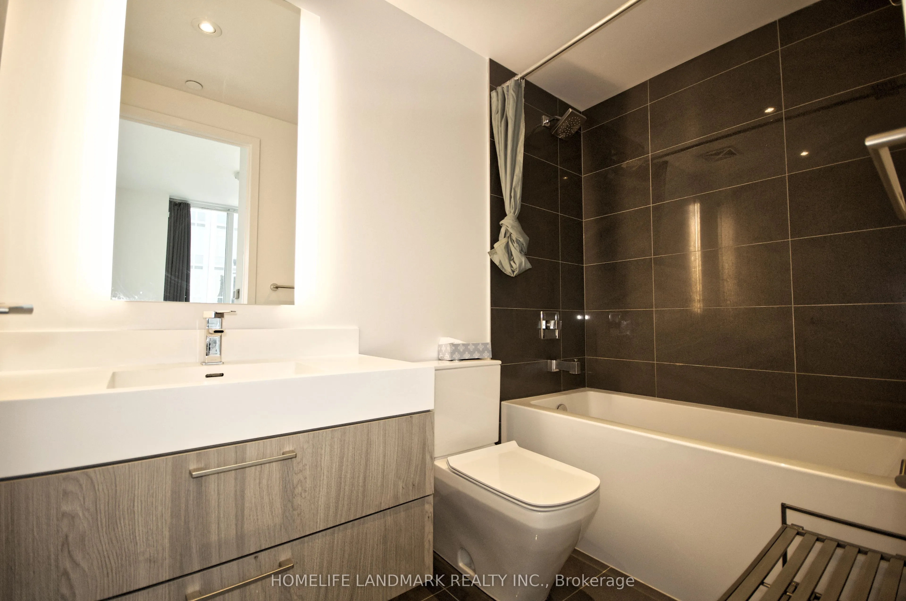 1 Yorkville Avenue, #1902