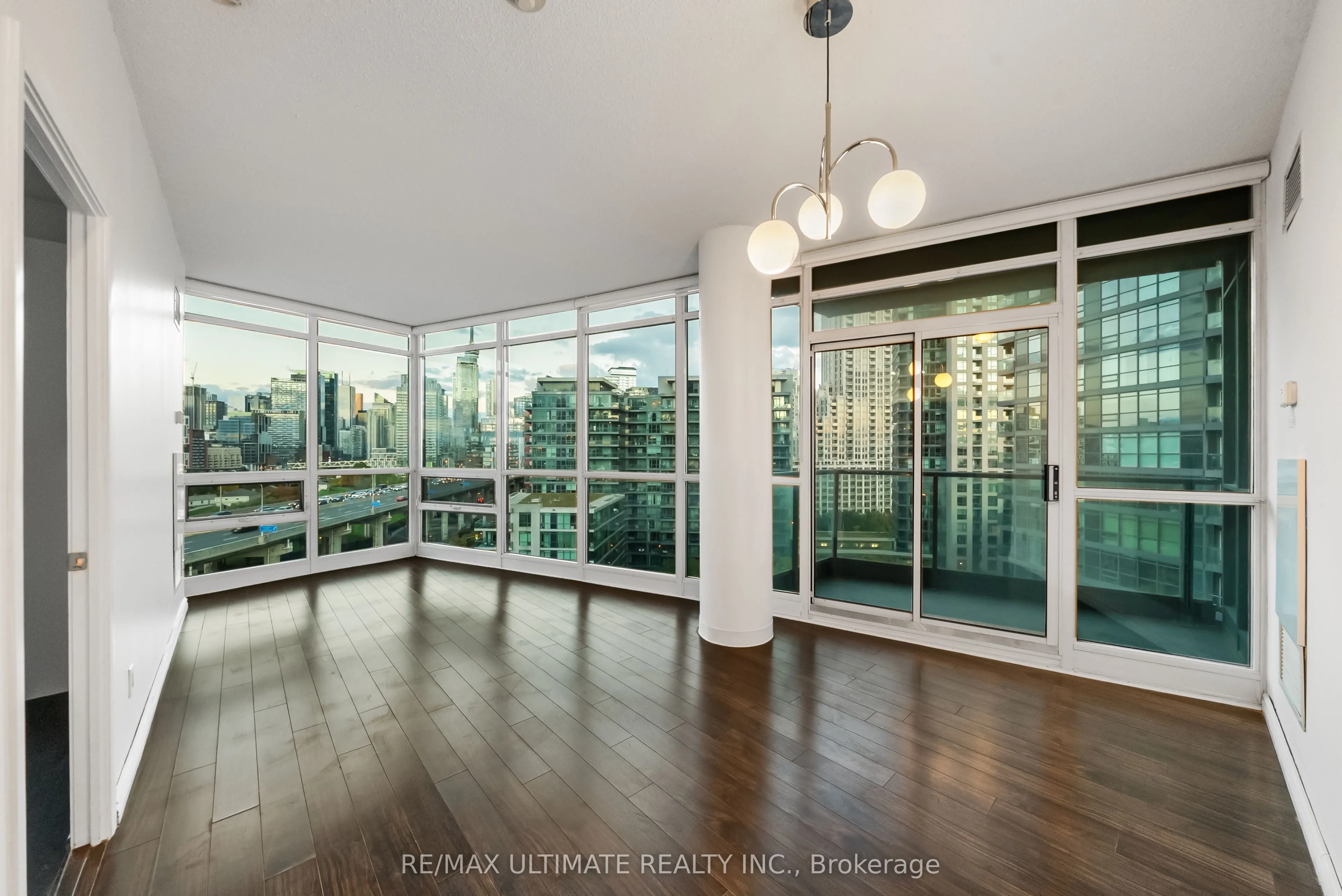 231 Fort York Boulevard, #1222