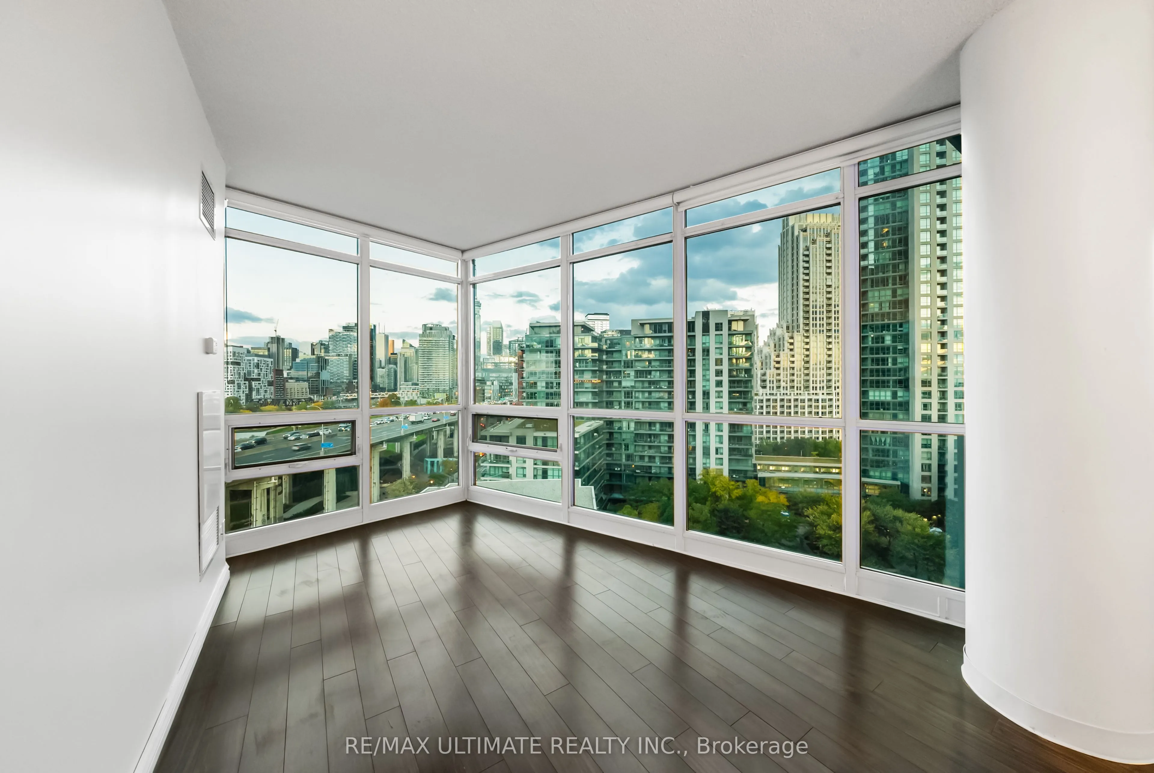 231 Fort York Boulevard, #1222