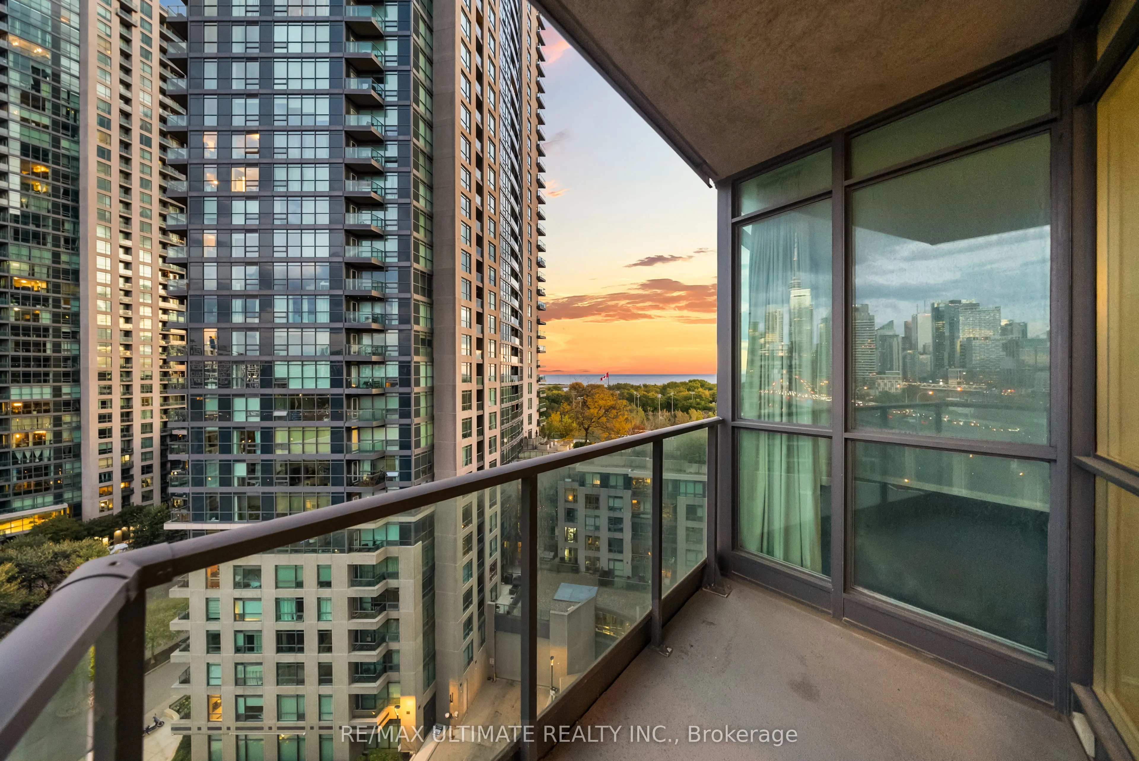 231 Fort York Boulevard, #1222