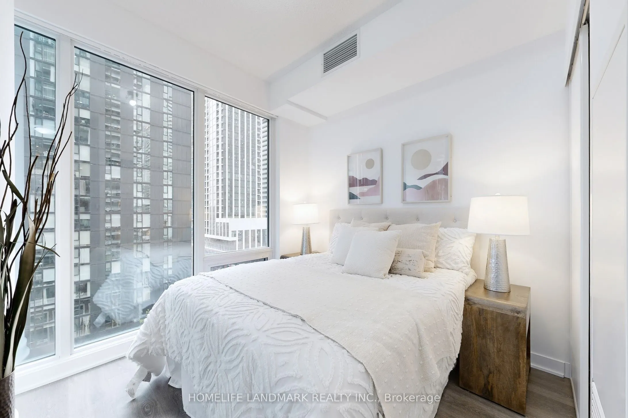 125 Blue Jays Way, #1602