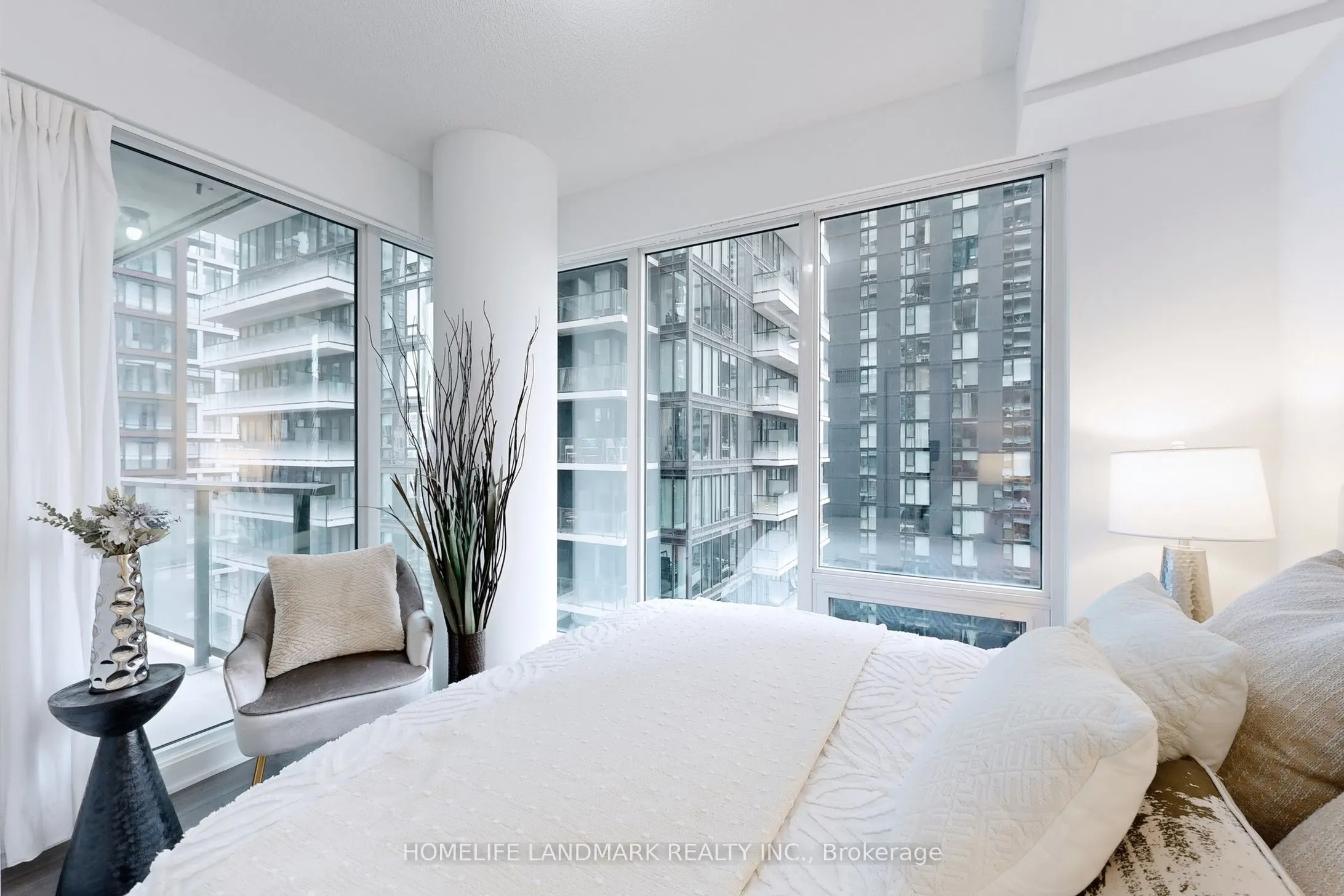 125 Blue Jays Way, #1602