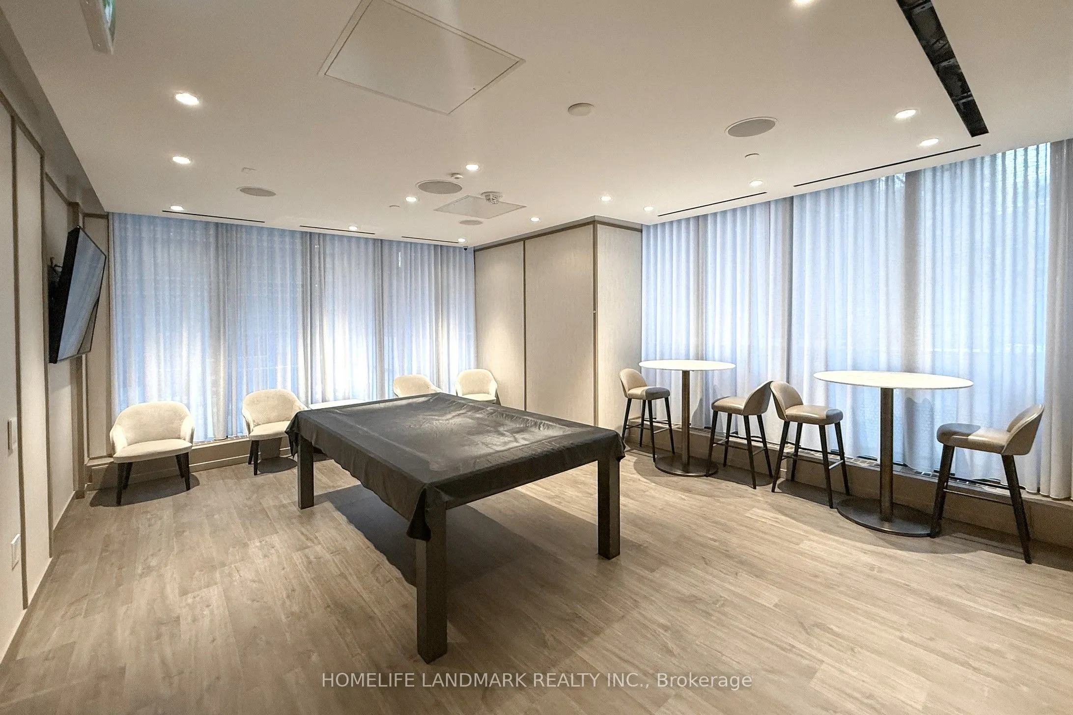 125 Blue Jays Way, #1602