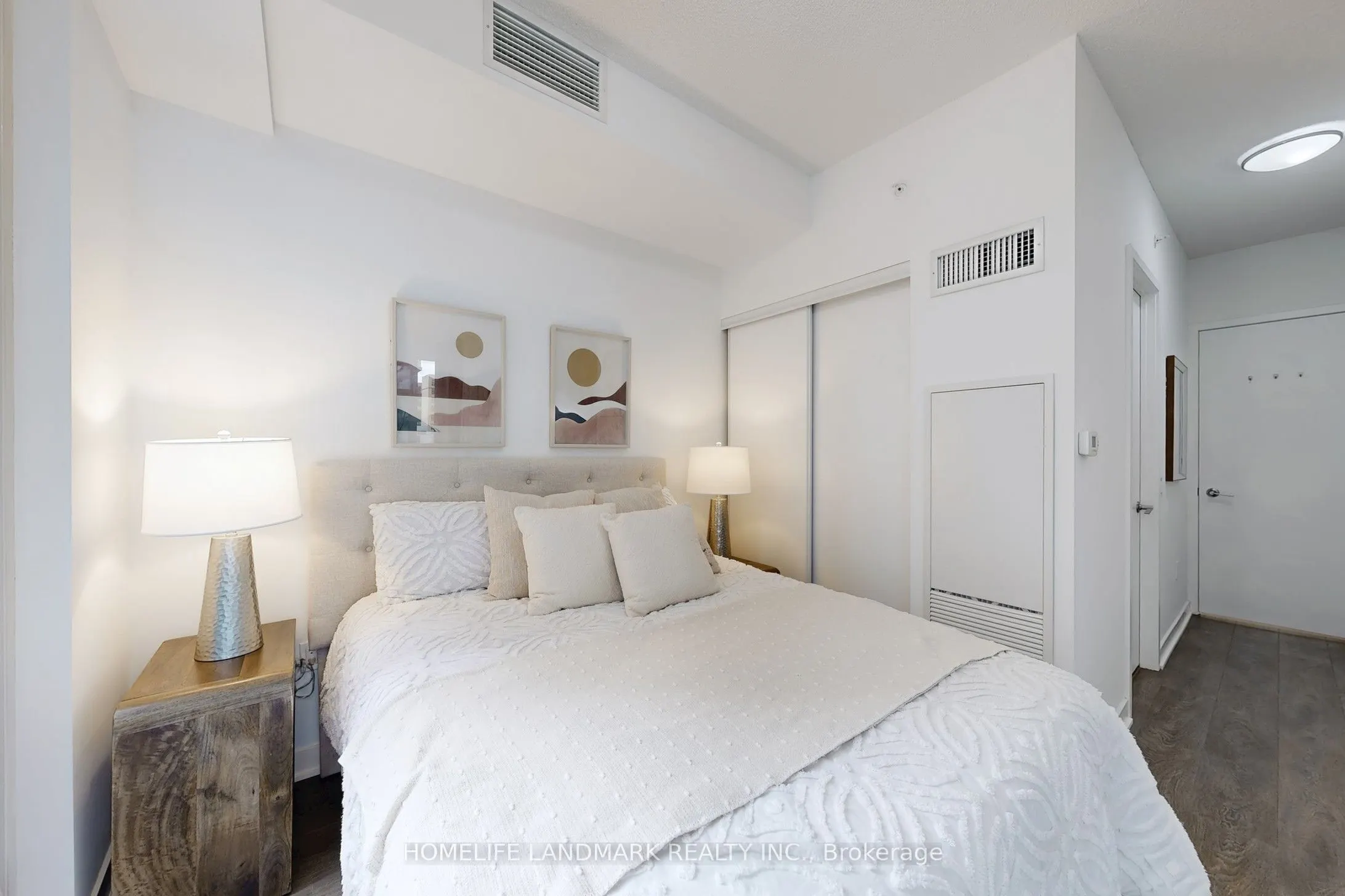 125 Blue Jays Way, #1602