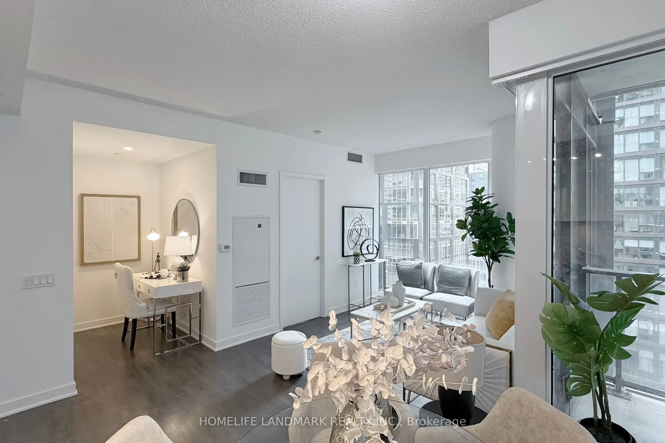 125 Blue Jays Way, #1602