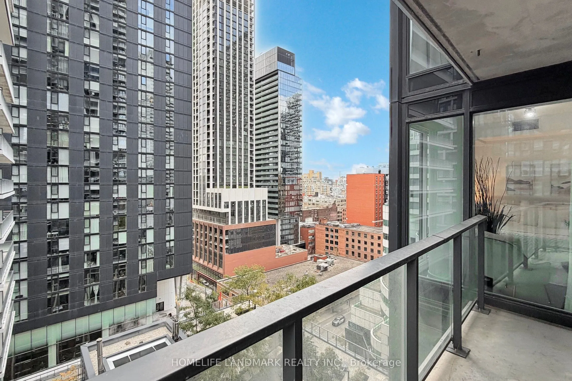 125 Blue Jays Way, #1602