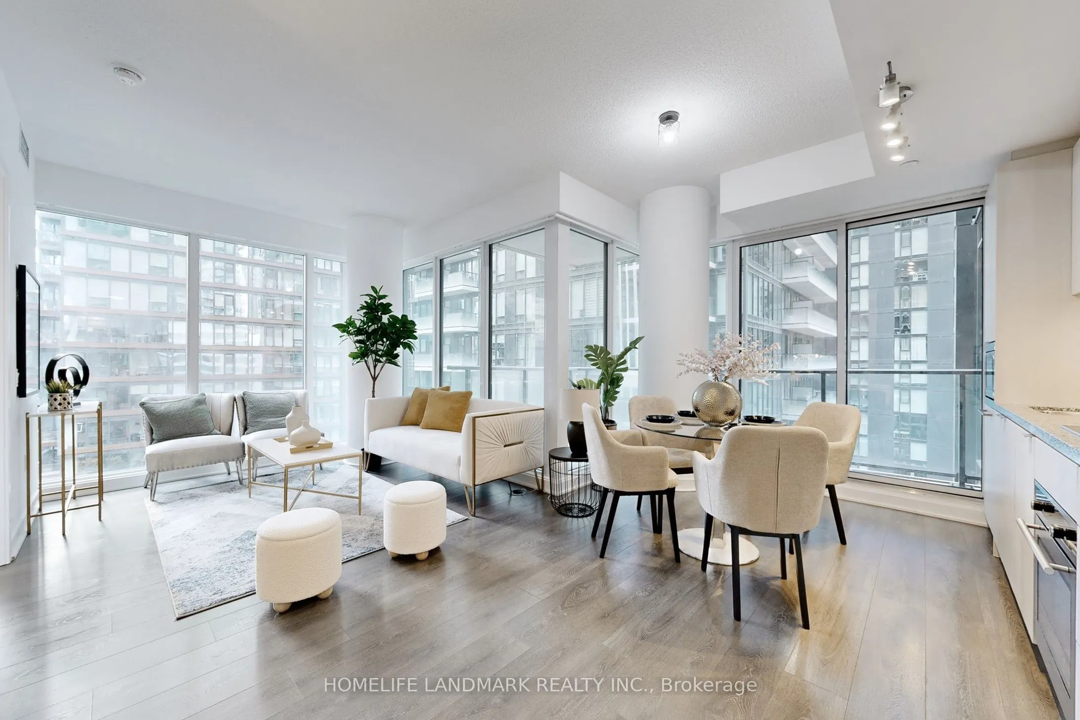 125 Blue Jays Way, #1602