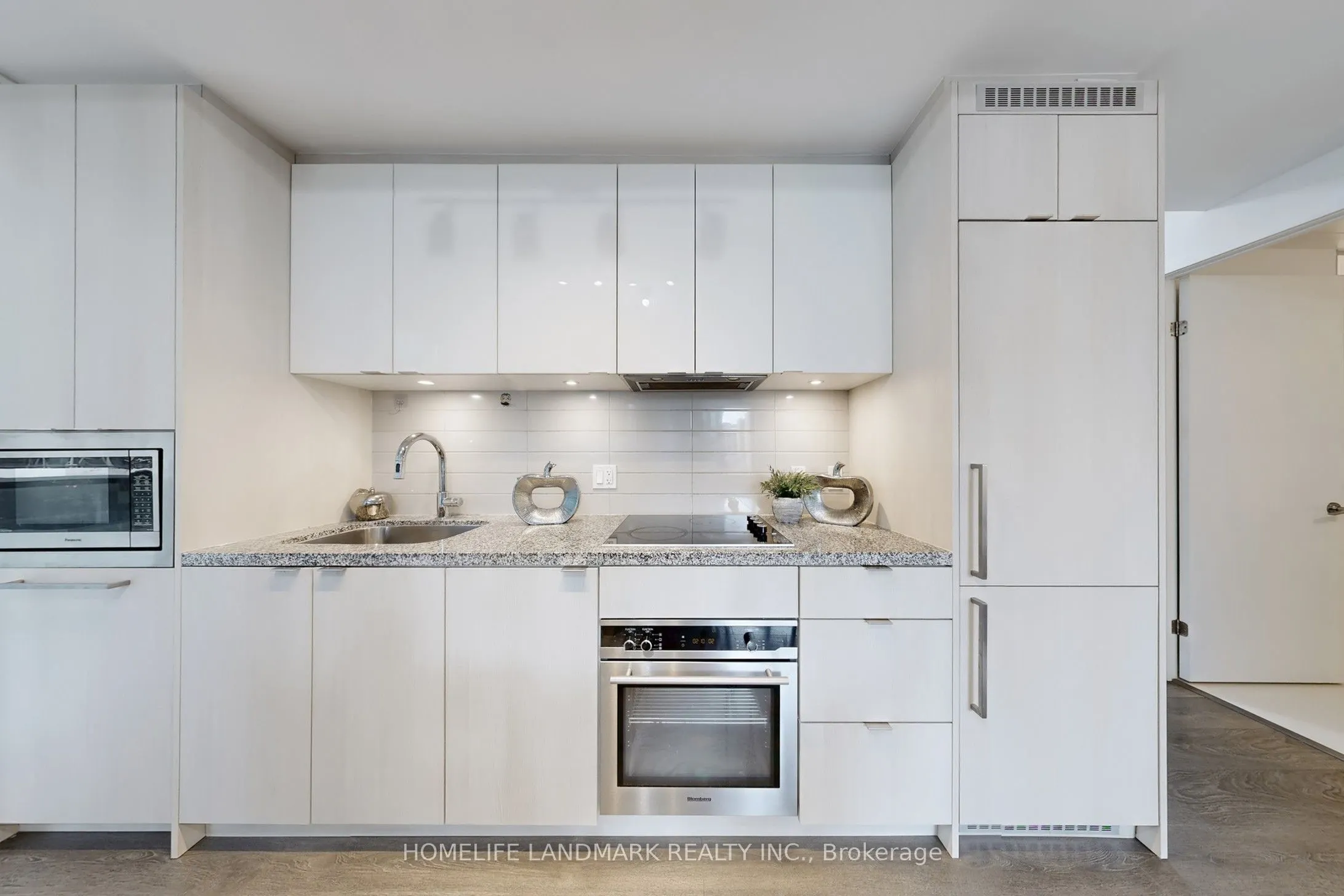 125 Blue Jays Way, #1602