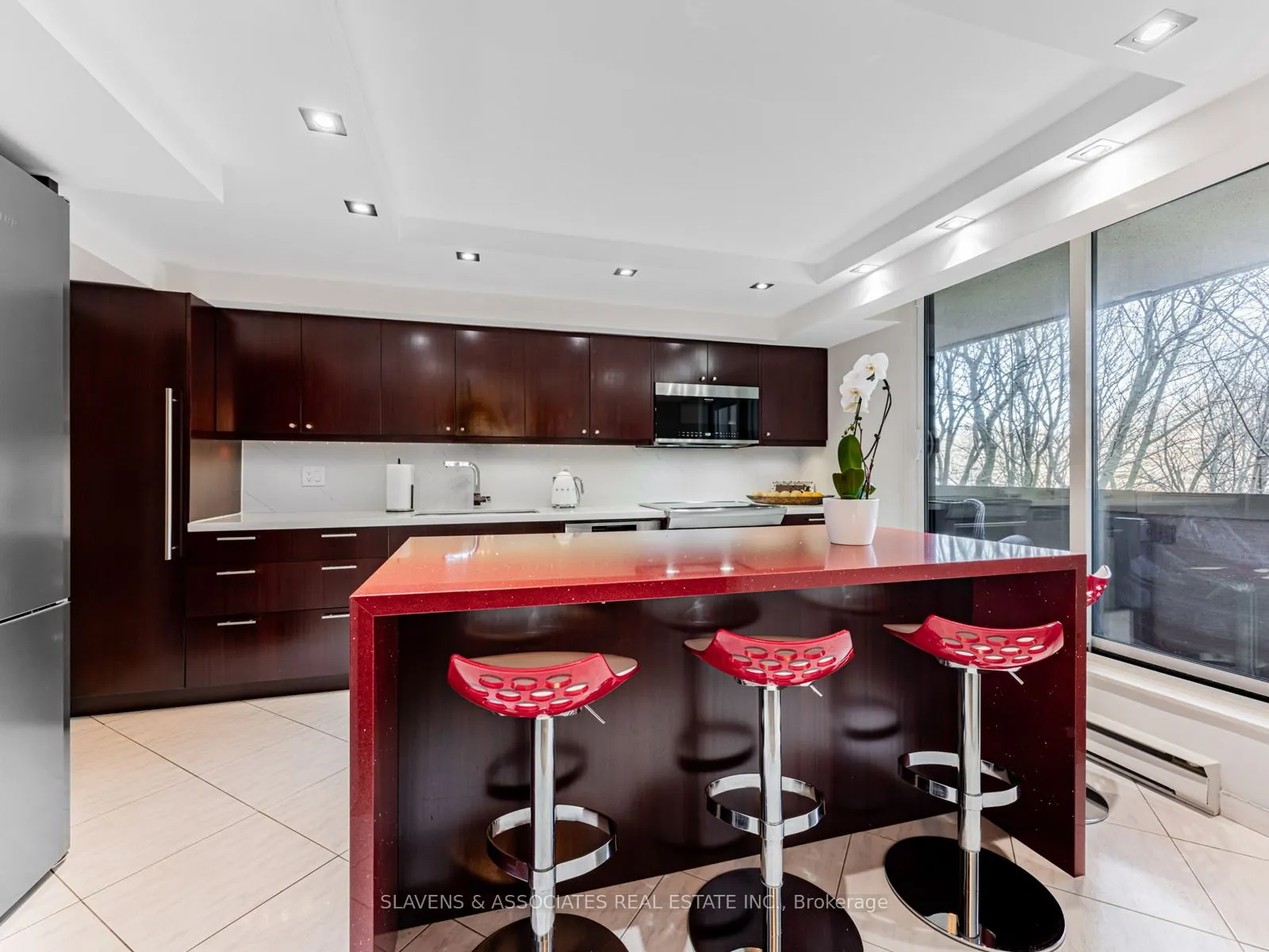 360 Bloor Street E, #106