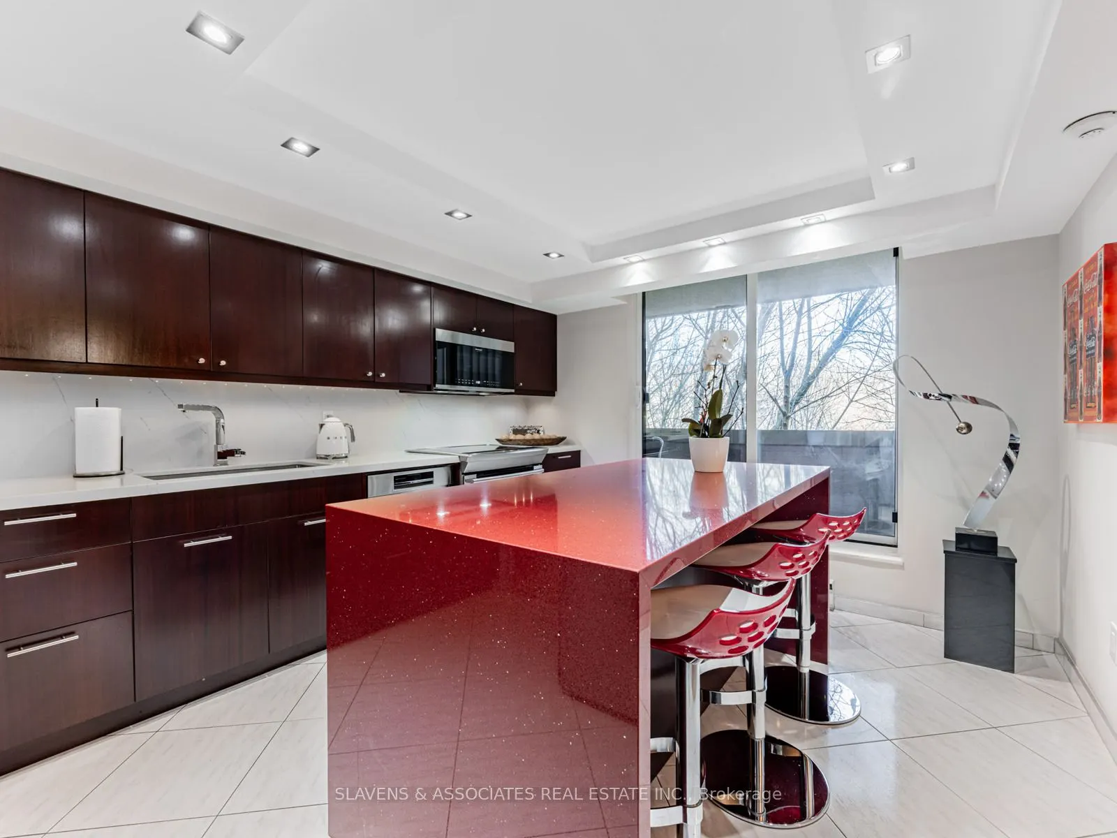 360 Bloor Street E, #106