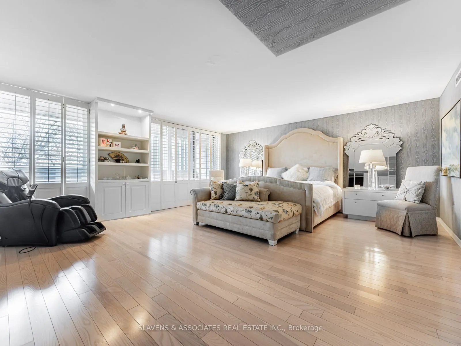 360 Bloor Street E, #106