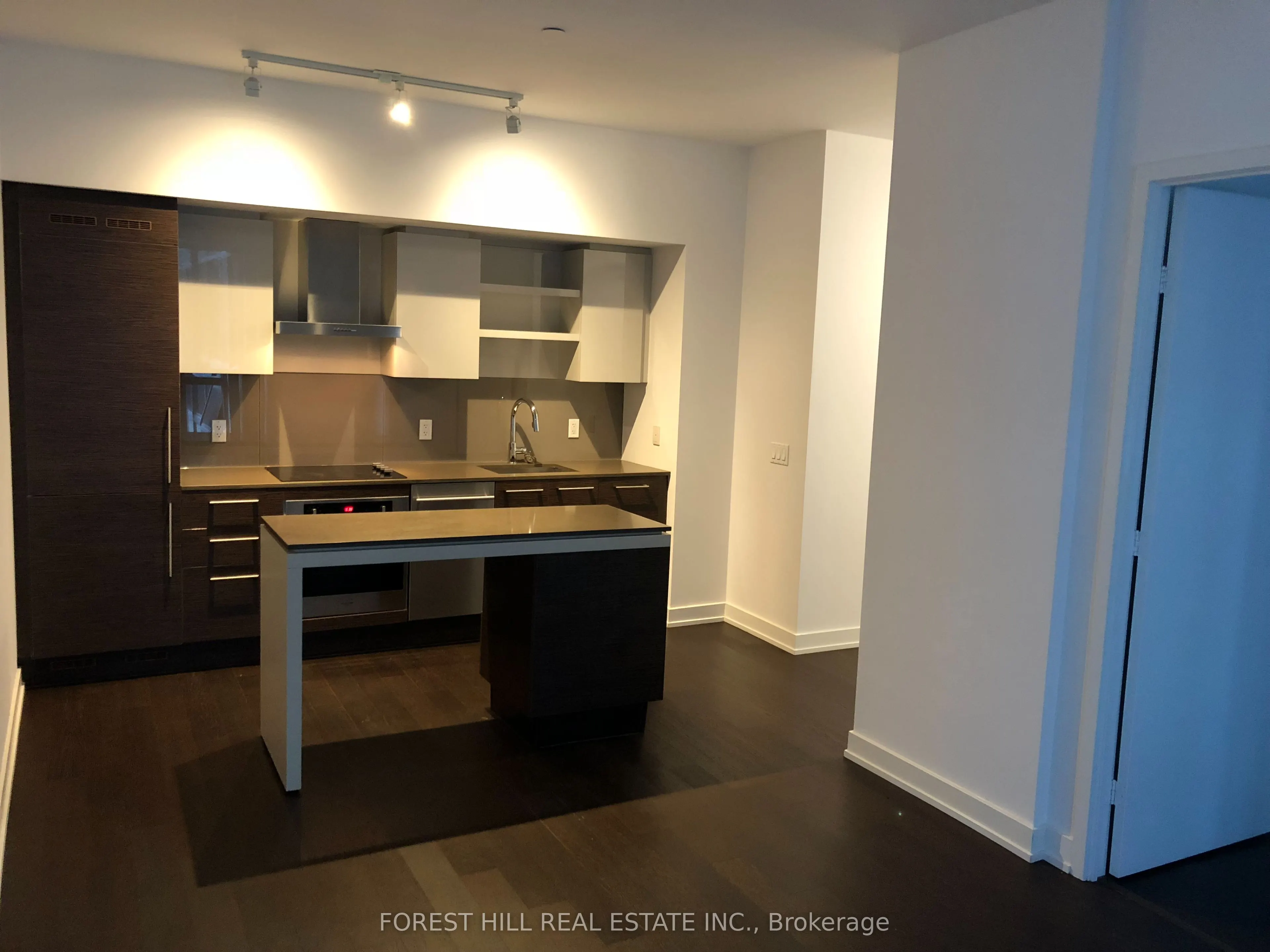 1030 King Street W, #437