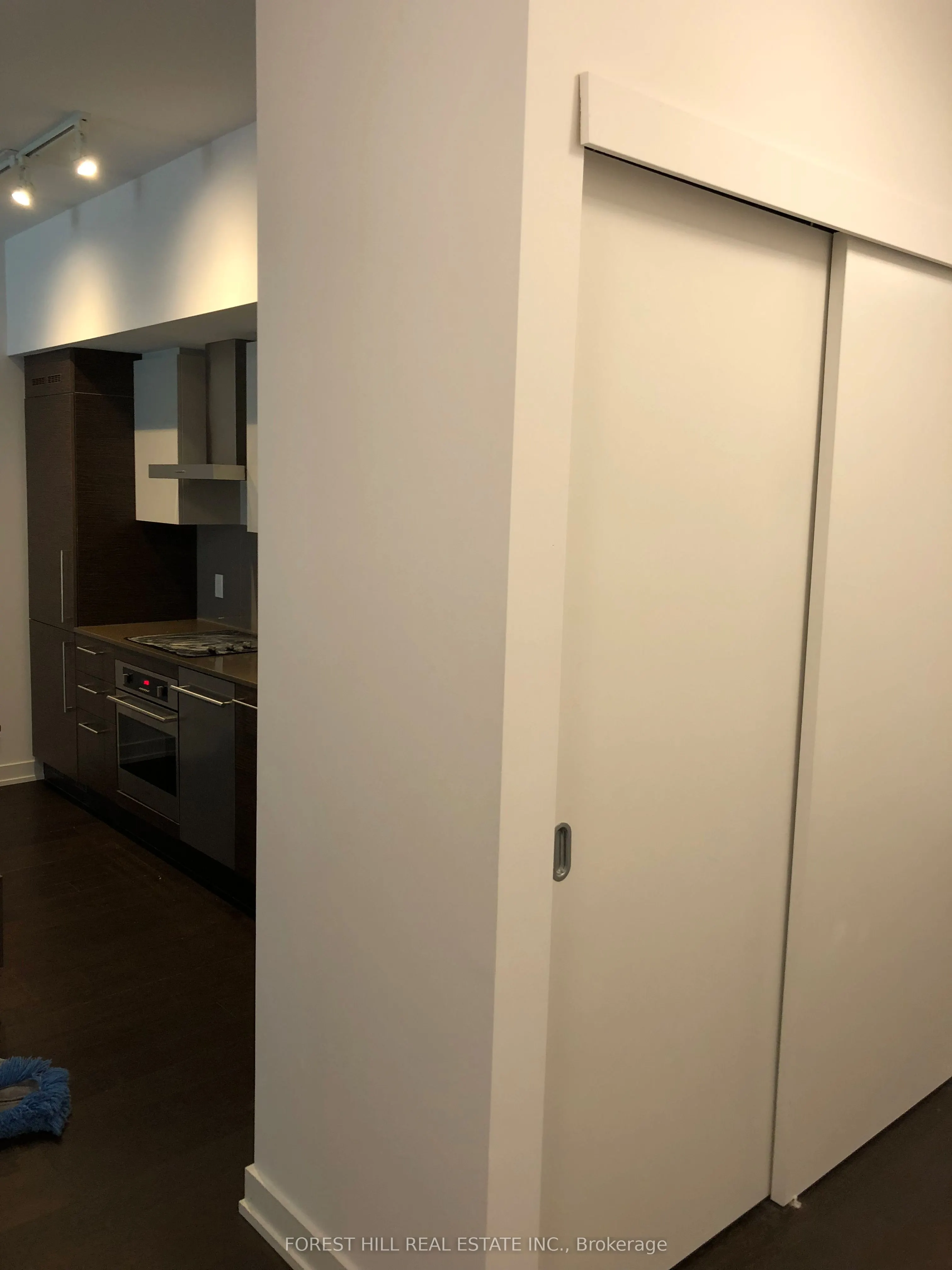 1030 King Street W, #437